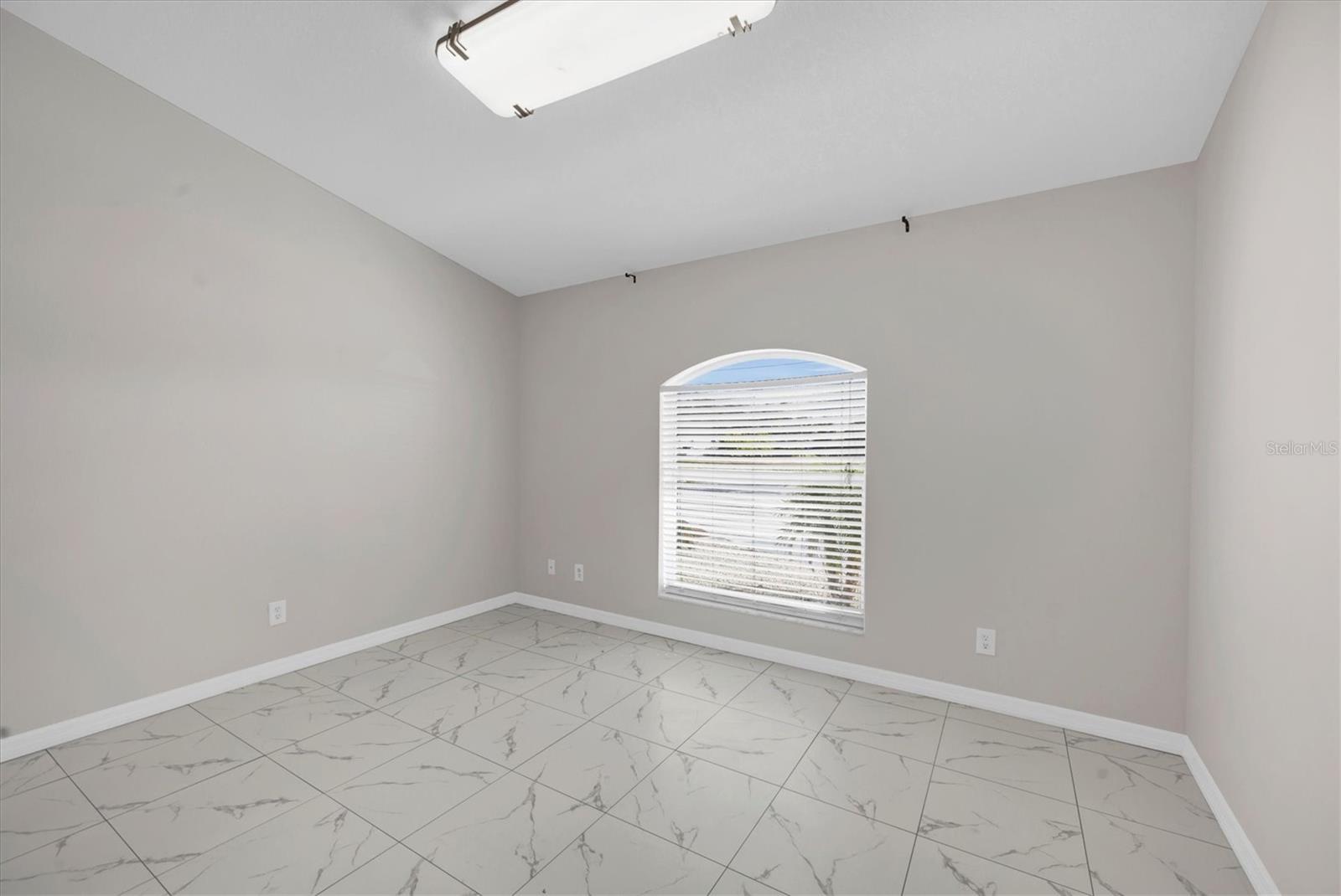 Image 25 of 64 For 337 Boundary Boulevard