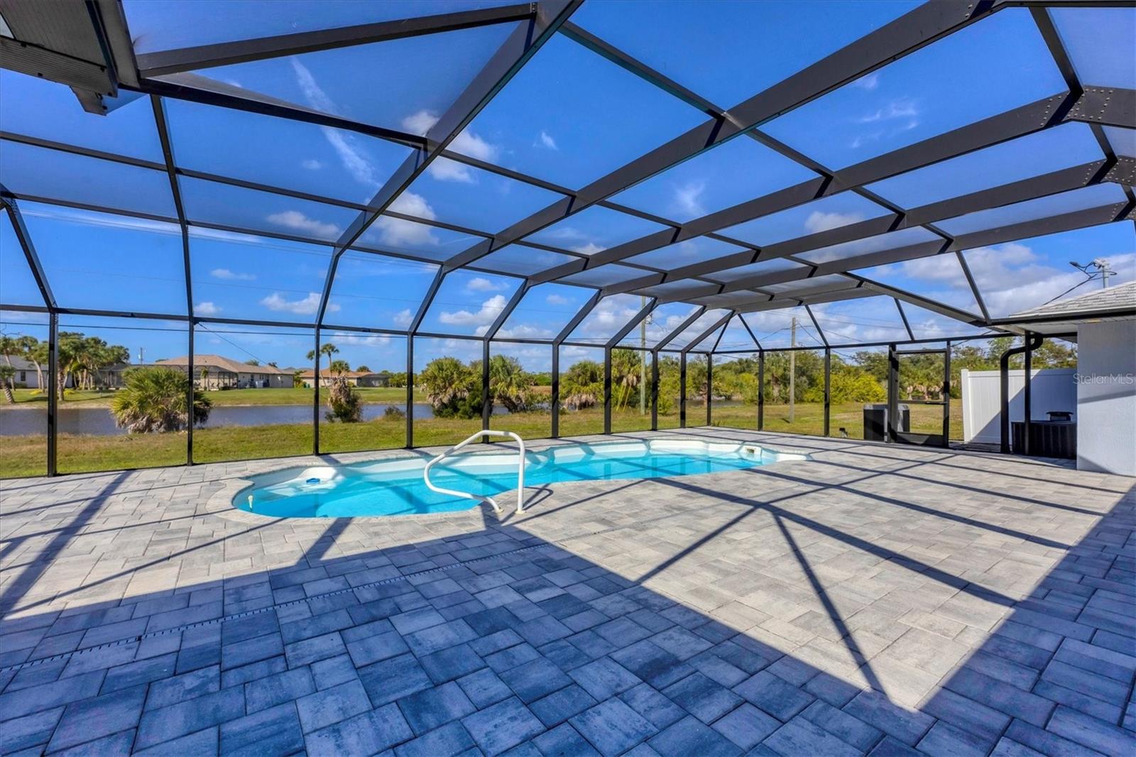 Image 30 of 64 For 337 Boundary Boulevard