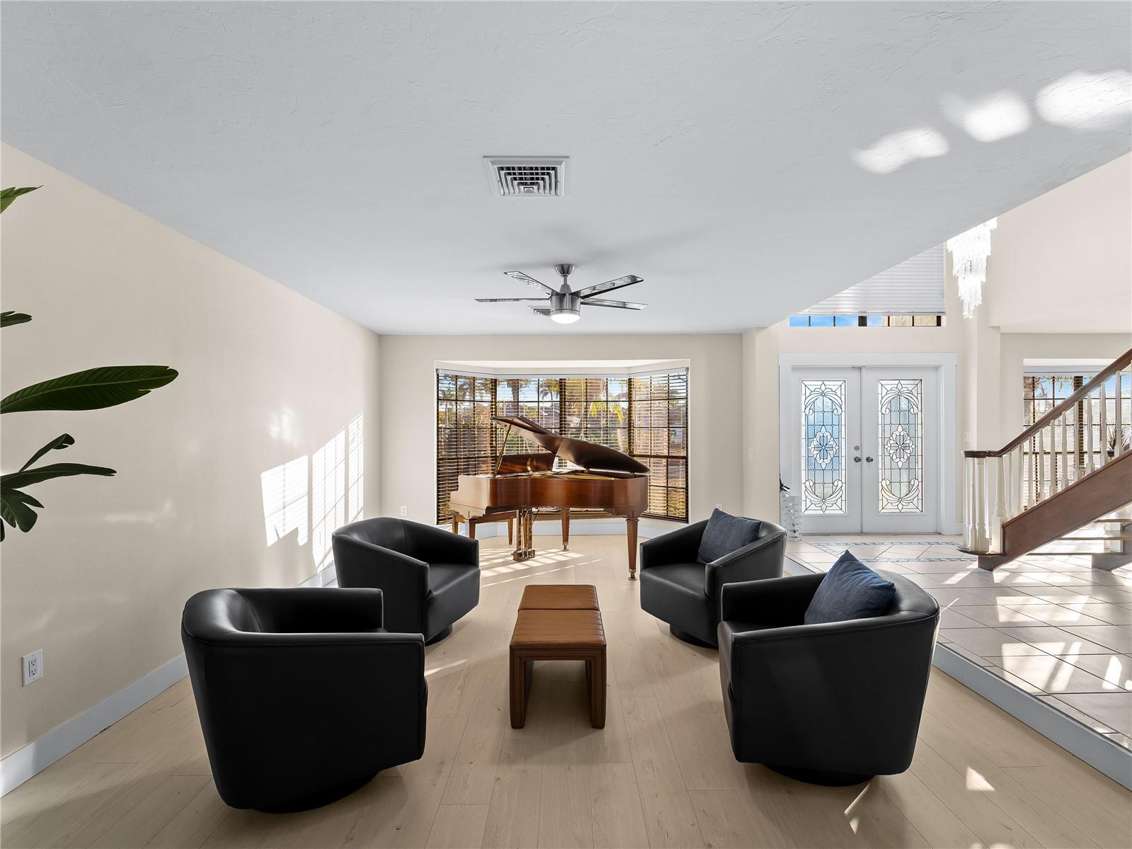 Image 10 of 77 For 318 Oakwood Circle