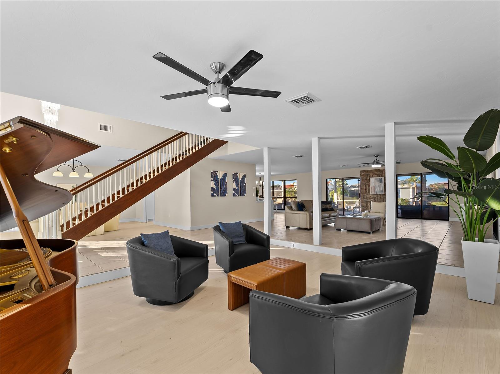 Image 11 of 77 For 318 Oakwood Circle