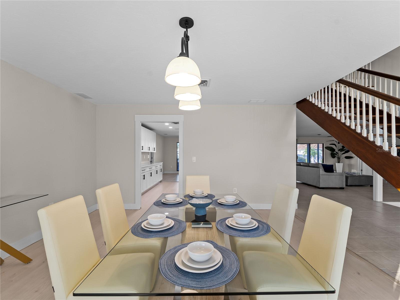 Image 15 of 77 For 318 Oakwood Circle