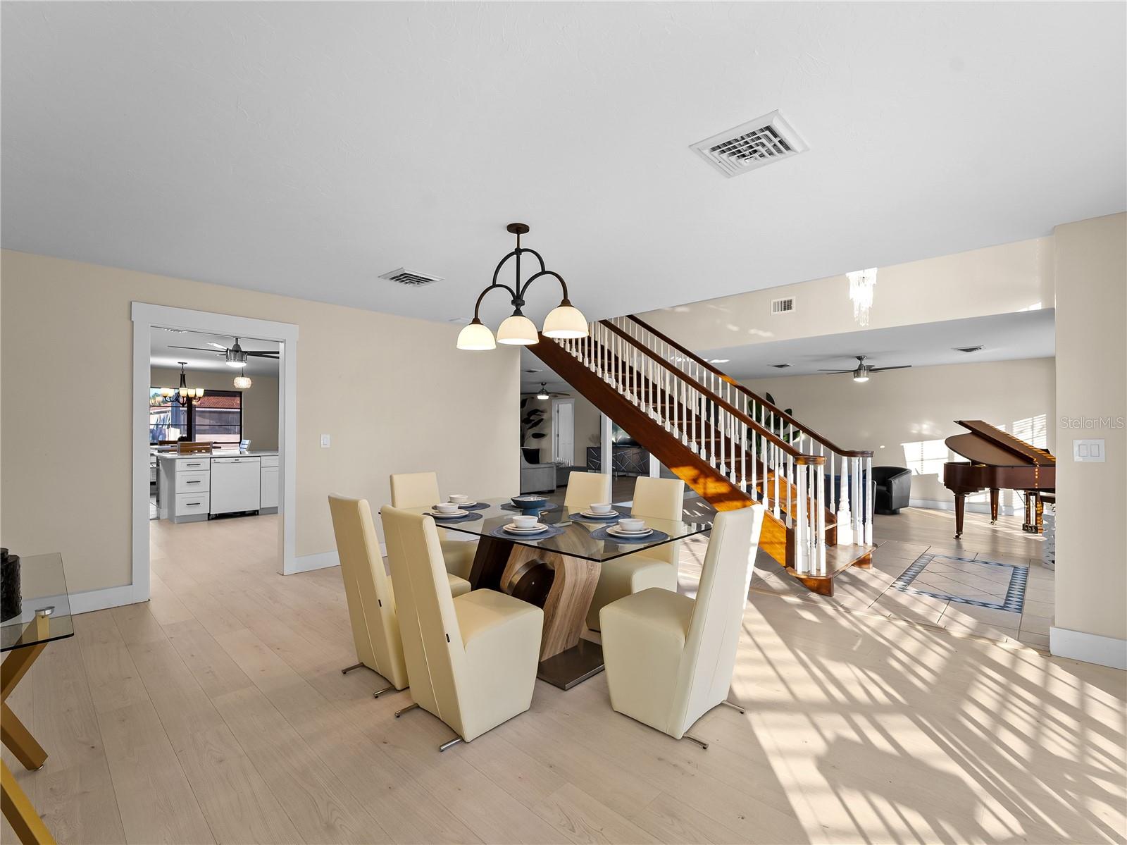 Image 16 of 77 For 318 Oakwood Circle