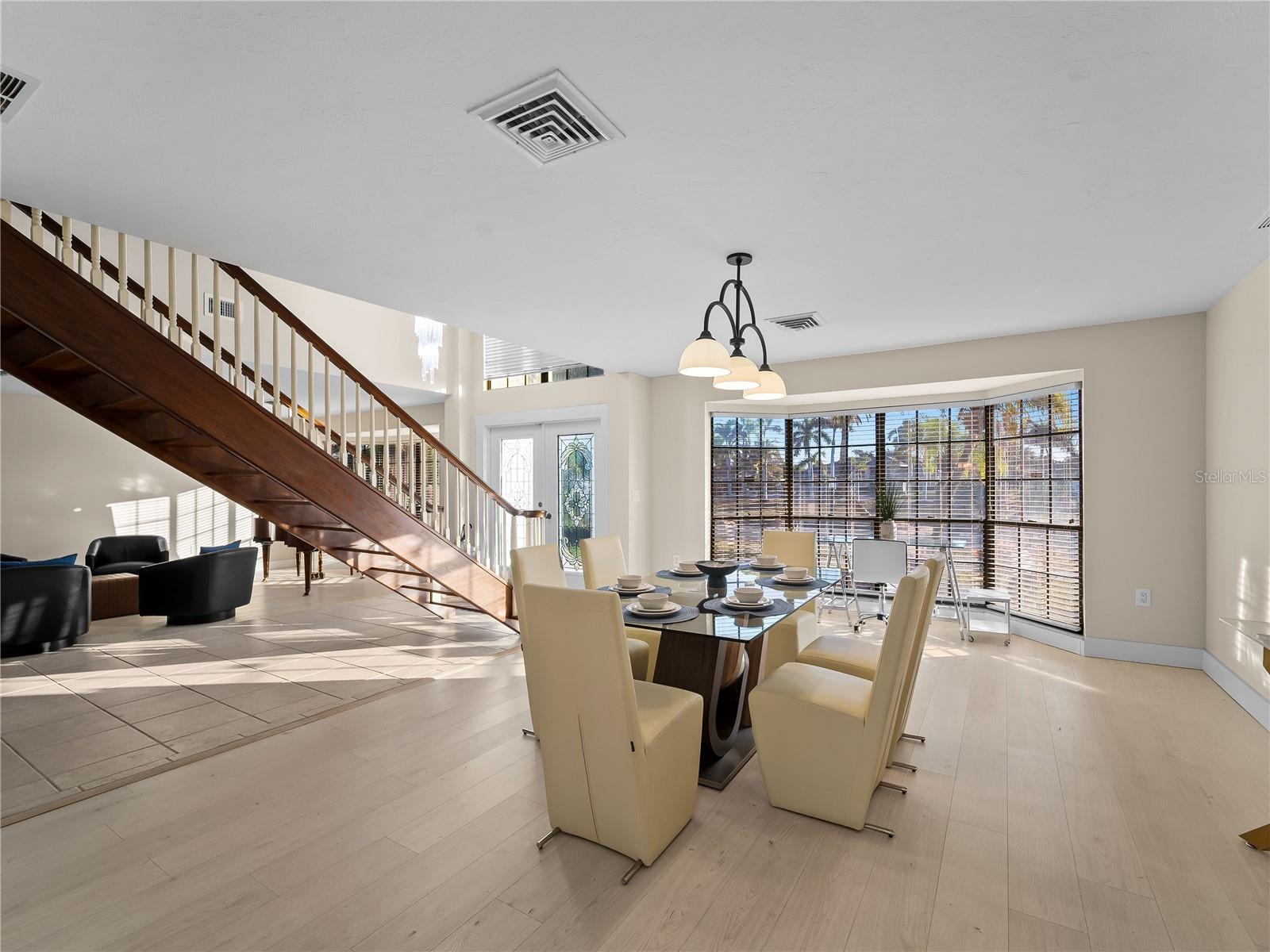 Image 17 of 77 For 318 Oakwood Circle