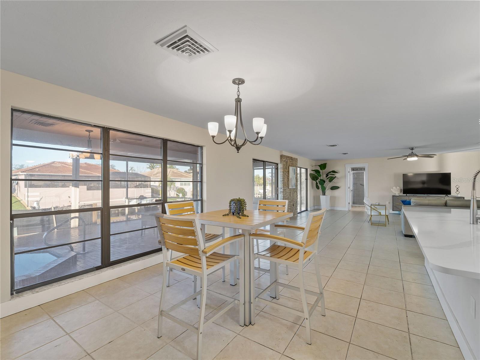 Image 24 of 77 For 318 Oakwood Circle