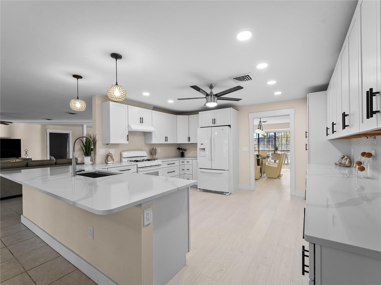 Image 25 of 77 For 318 Oakwood Circle