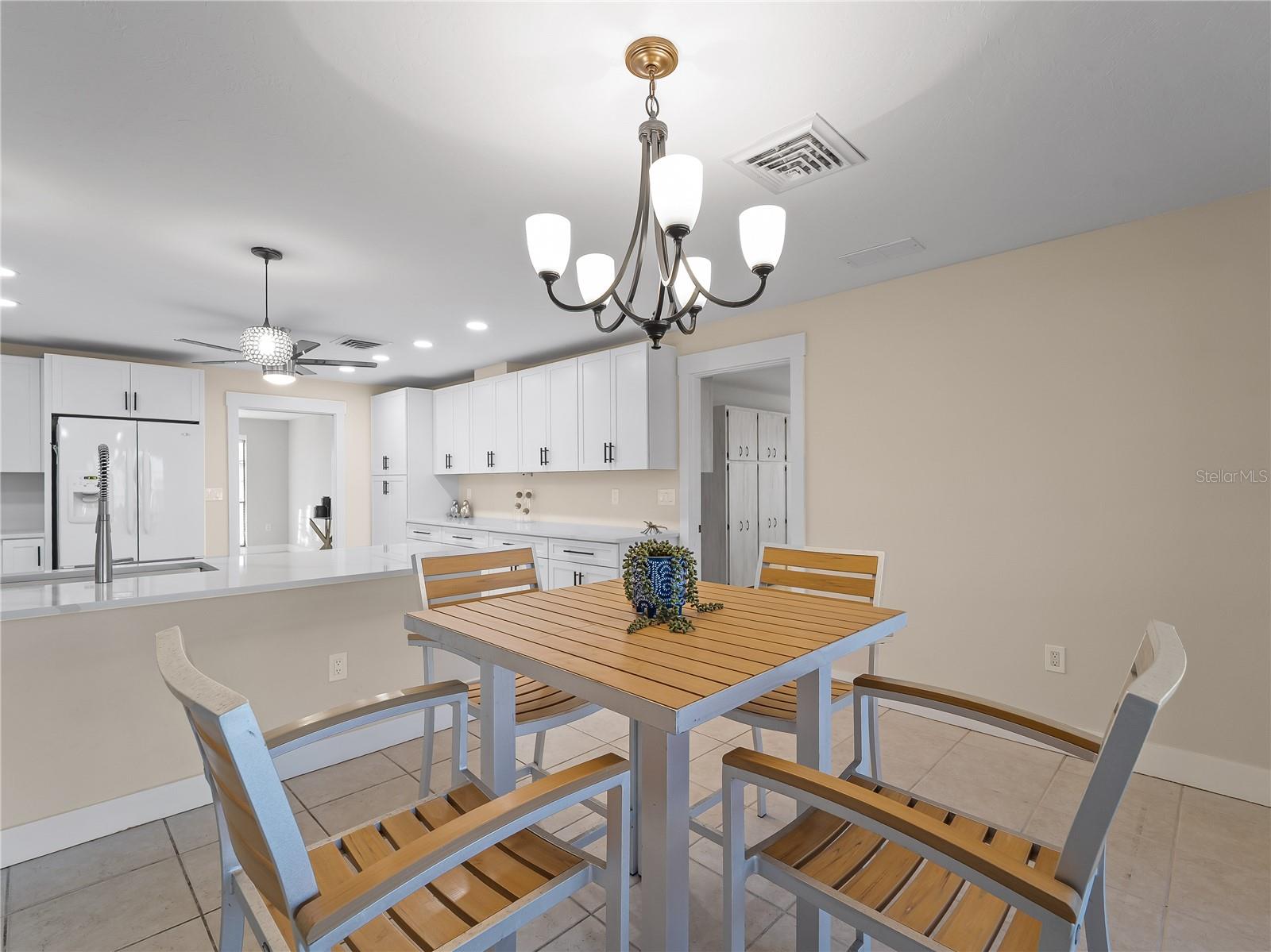 Image 26 of 77 For 318 Oakwood Circle