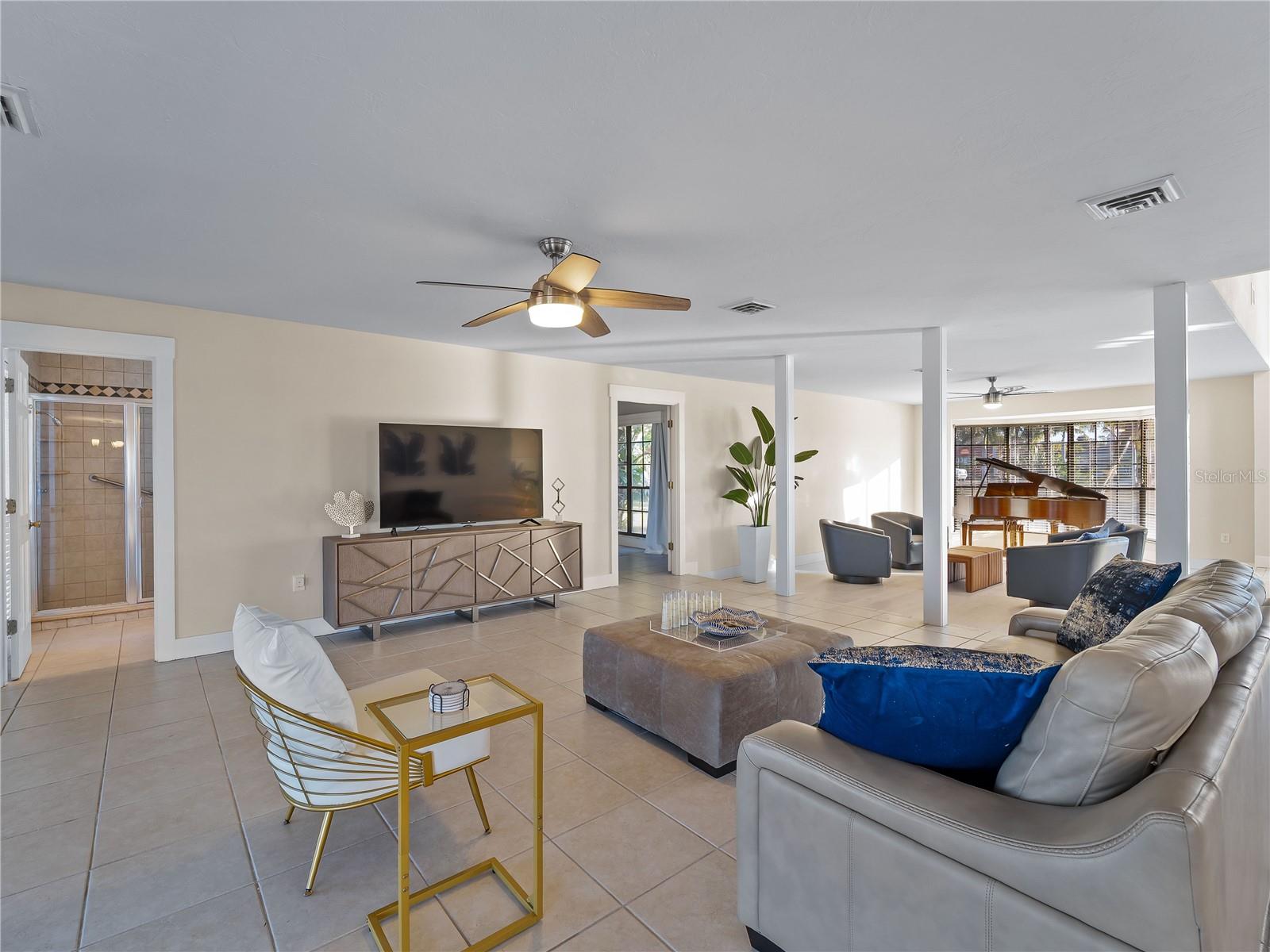 Image 29 of 77 For 318 Oakwood Circle