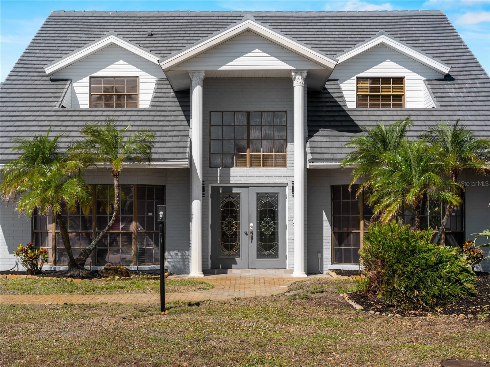 Image 3 of 77 For 318 Oakwood Circle