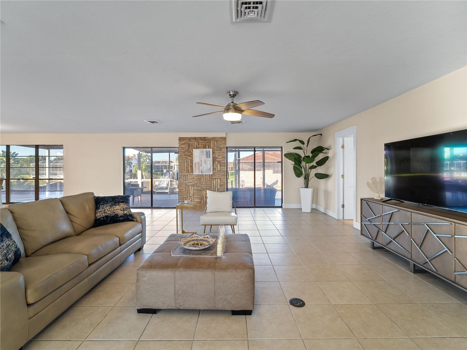 Image 31 of 77 For 318 Oakwood Circle