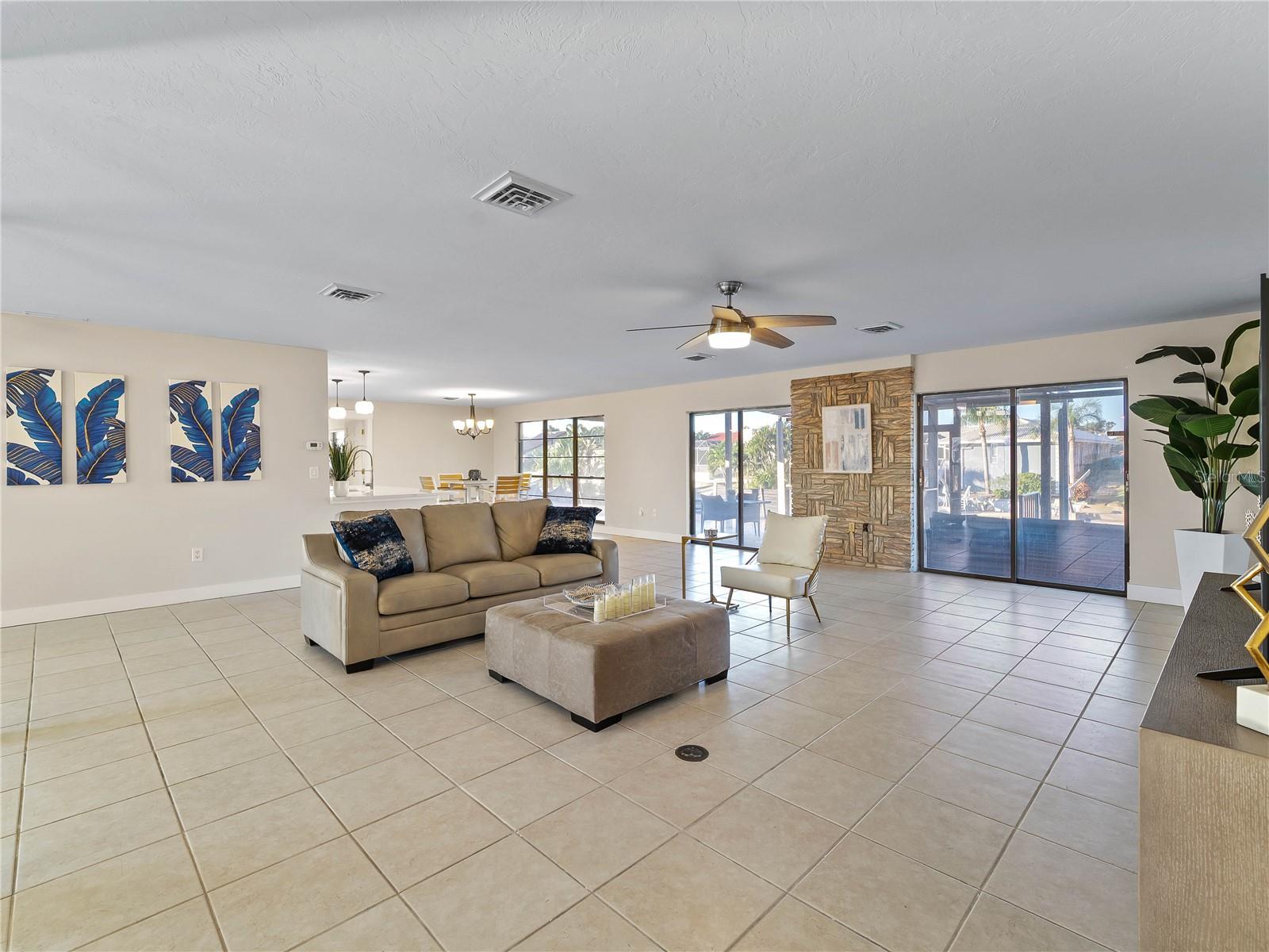 Image 32 of 77 For 318 Oakwood Circle