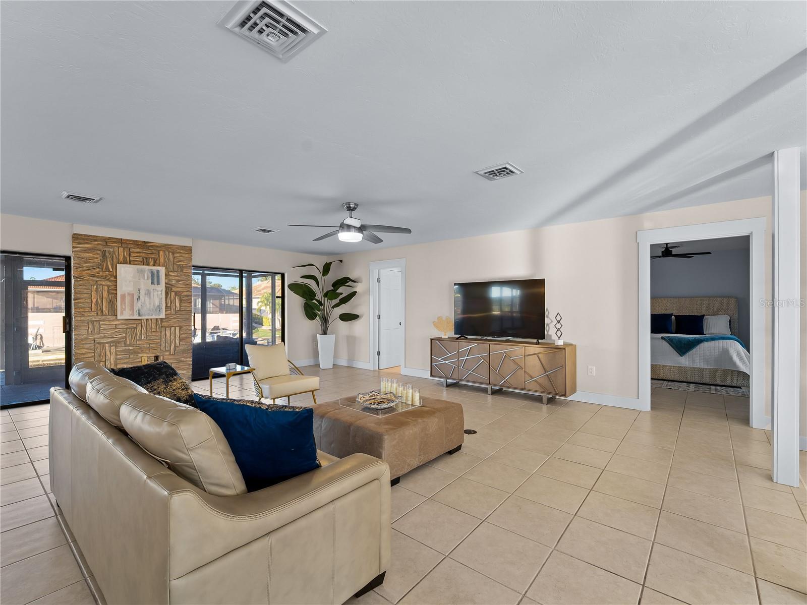 Image 33 of 77 For 318 Oakwood Circle