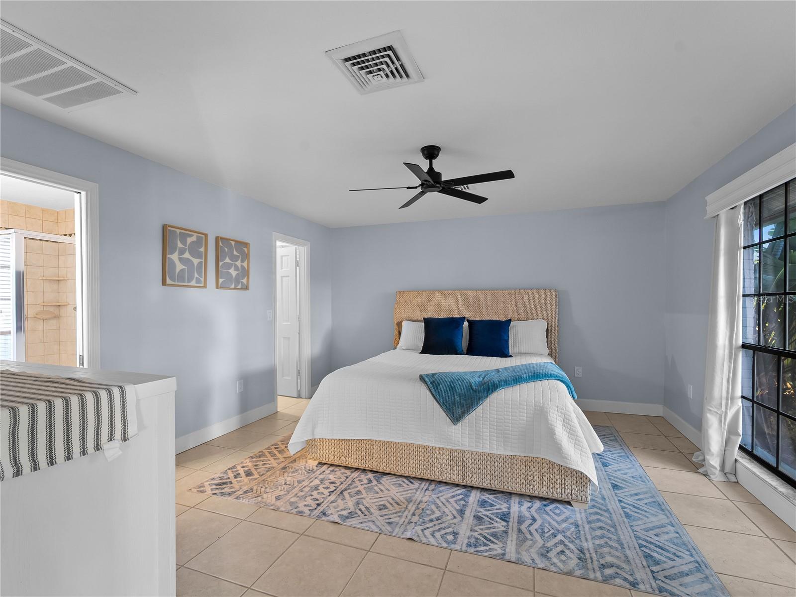 Image 34 of 77 For 318 Oakwood Circle