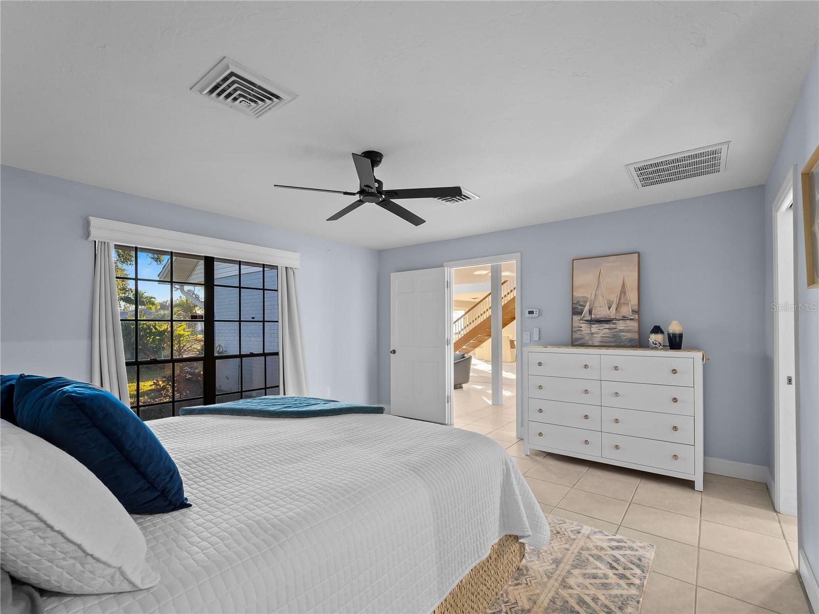 Image 36 of 77 For 318 Oakwood Circle