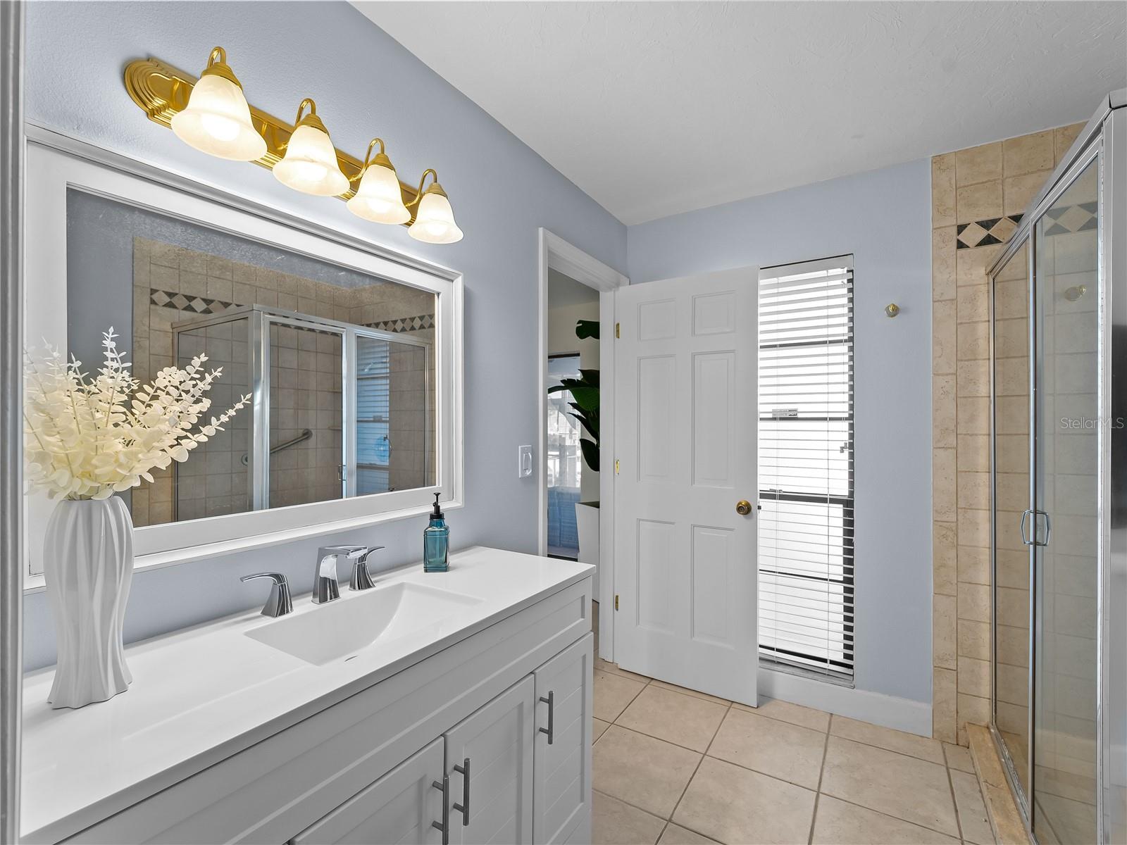 Image 37 of 77 For 318 Oakwood Circle