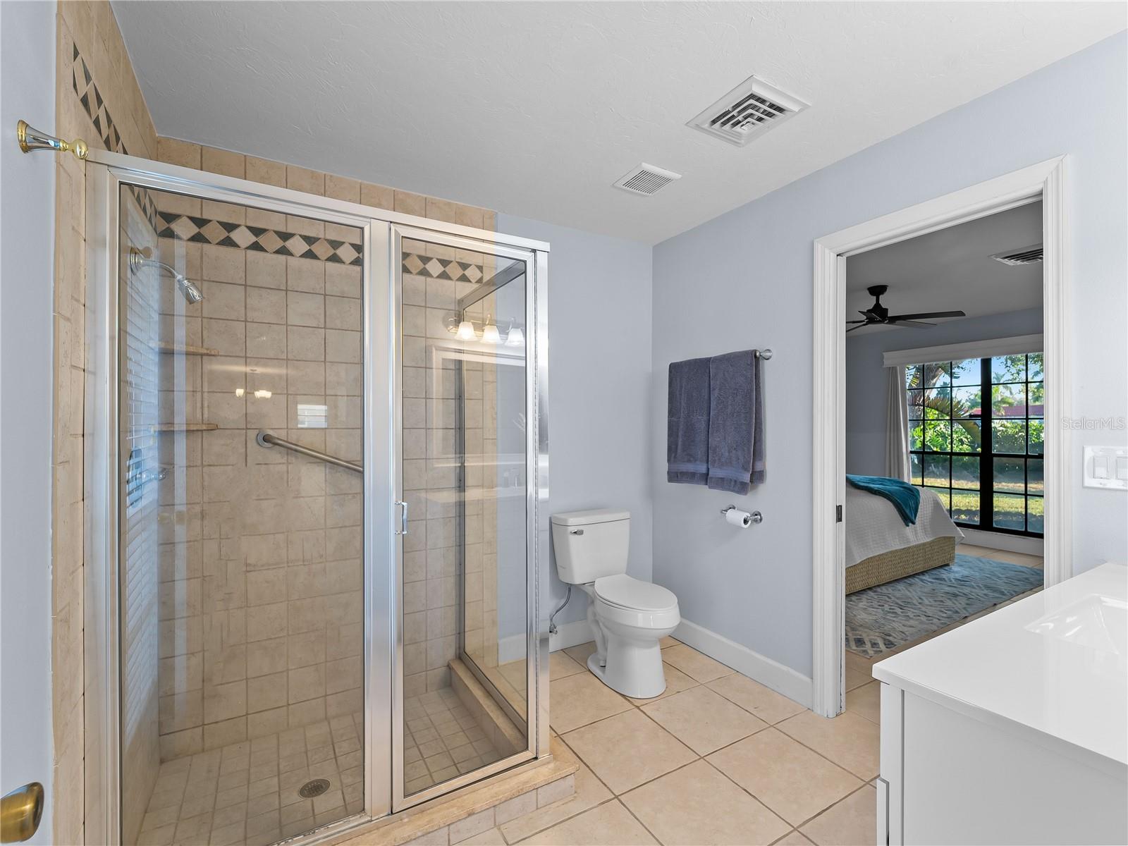 Image 38 of 77 For 318 Oakwood Circle