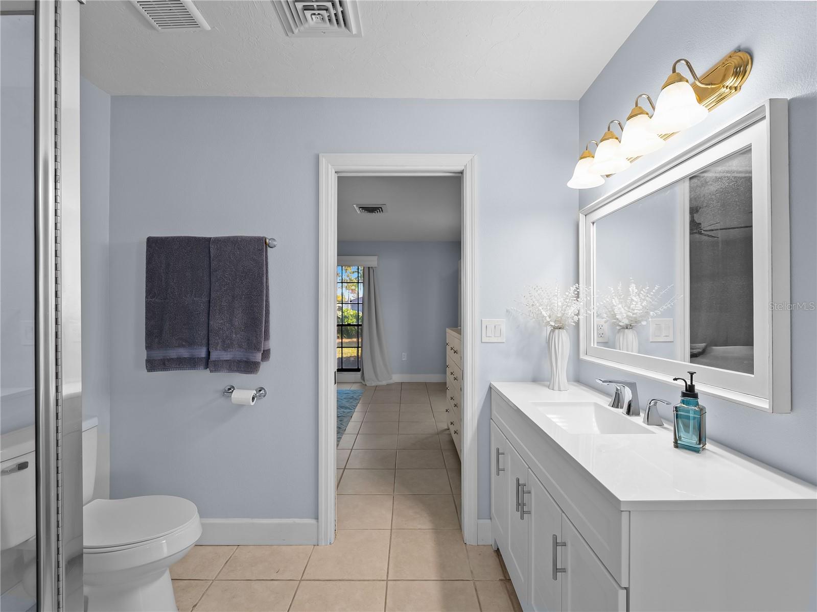 Image 39 of 77 For 318 Oakwood Circle