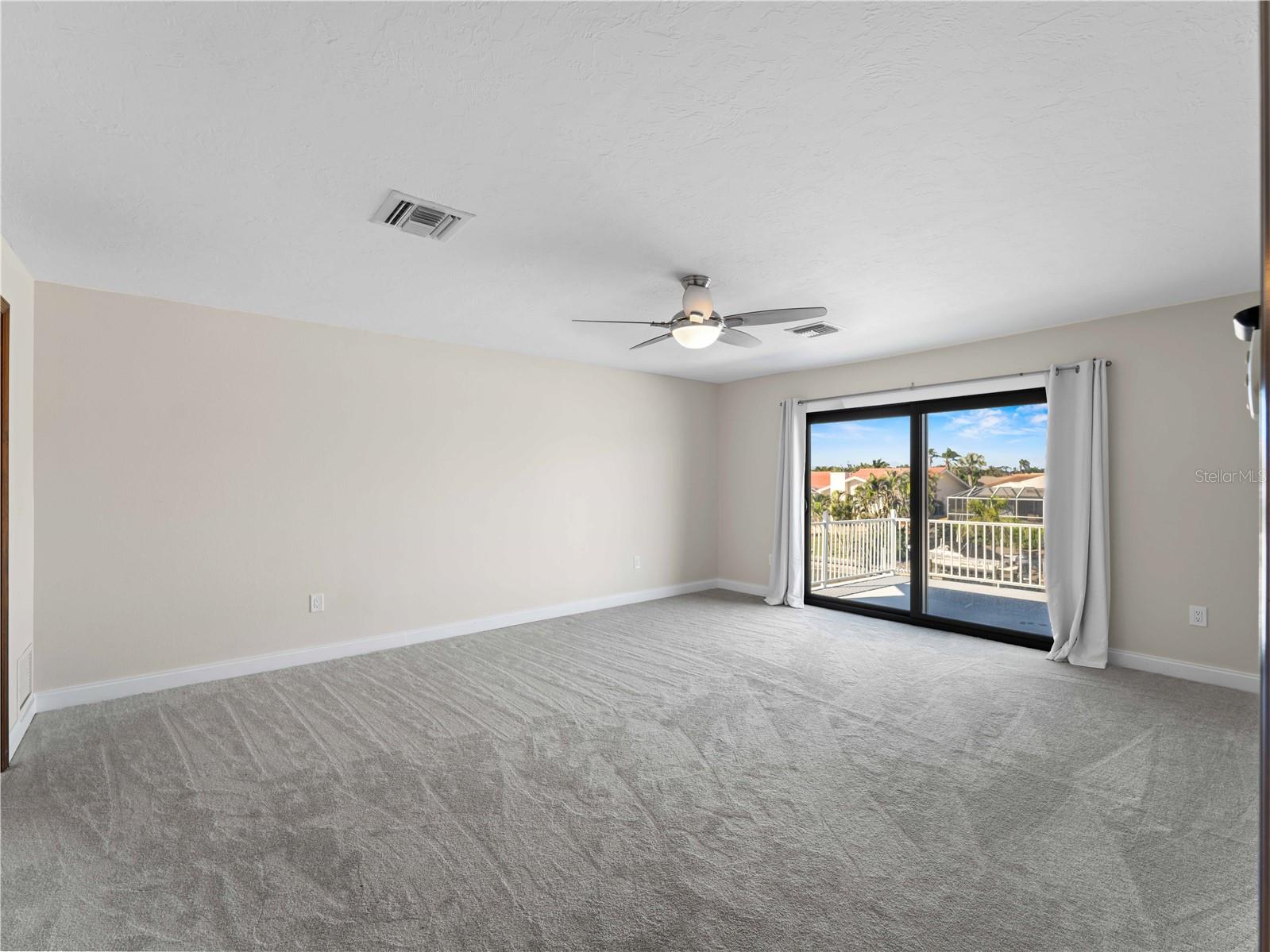 Image 40 of 77 For 318 Oakwood Circle