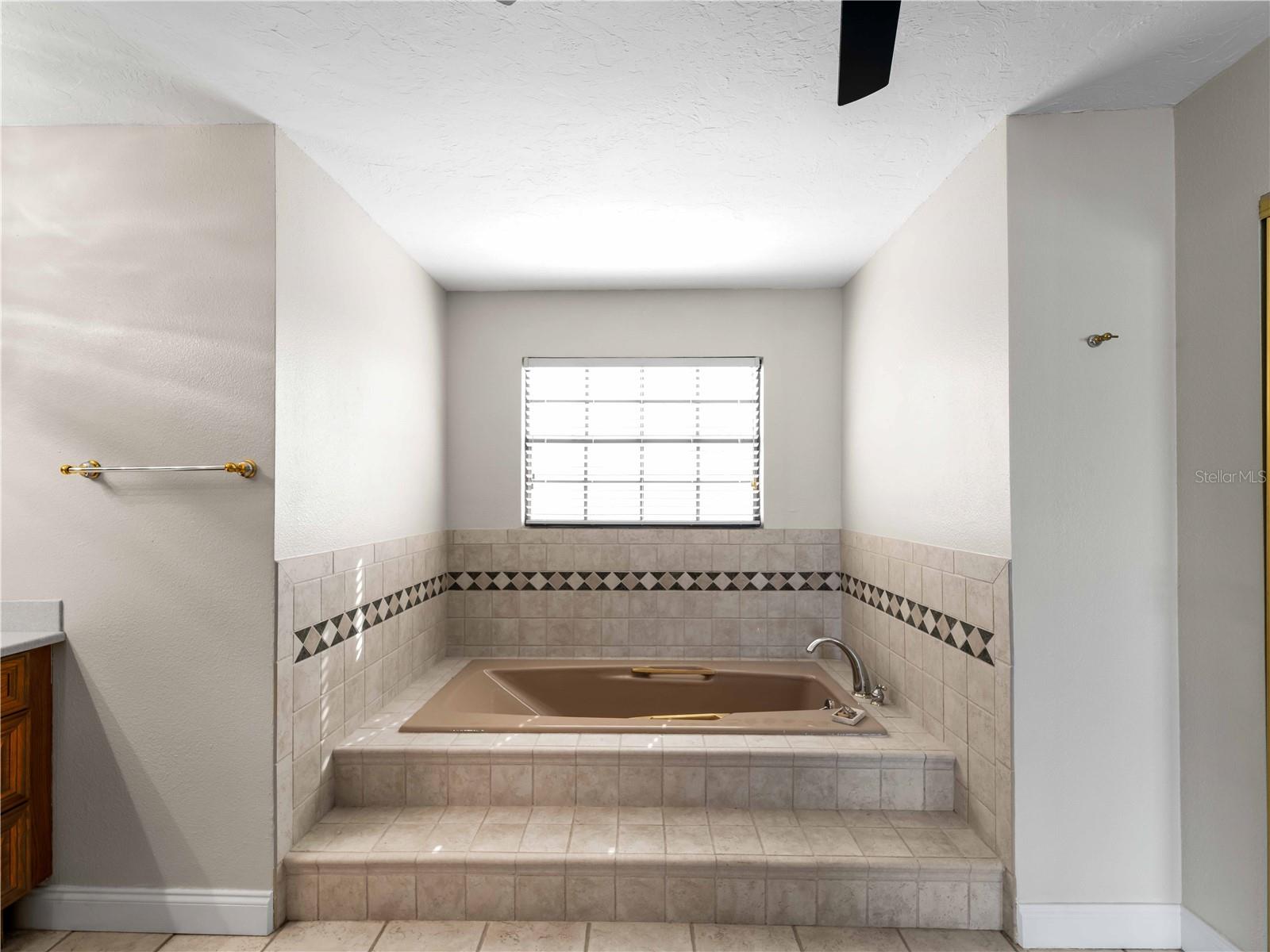 Image 44 of 77 For 318 Oakwood Circle