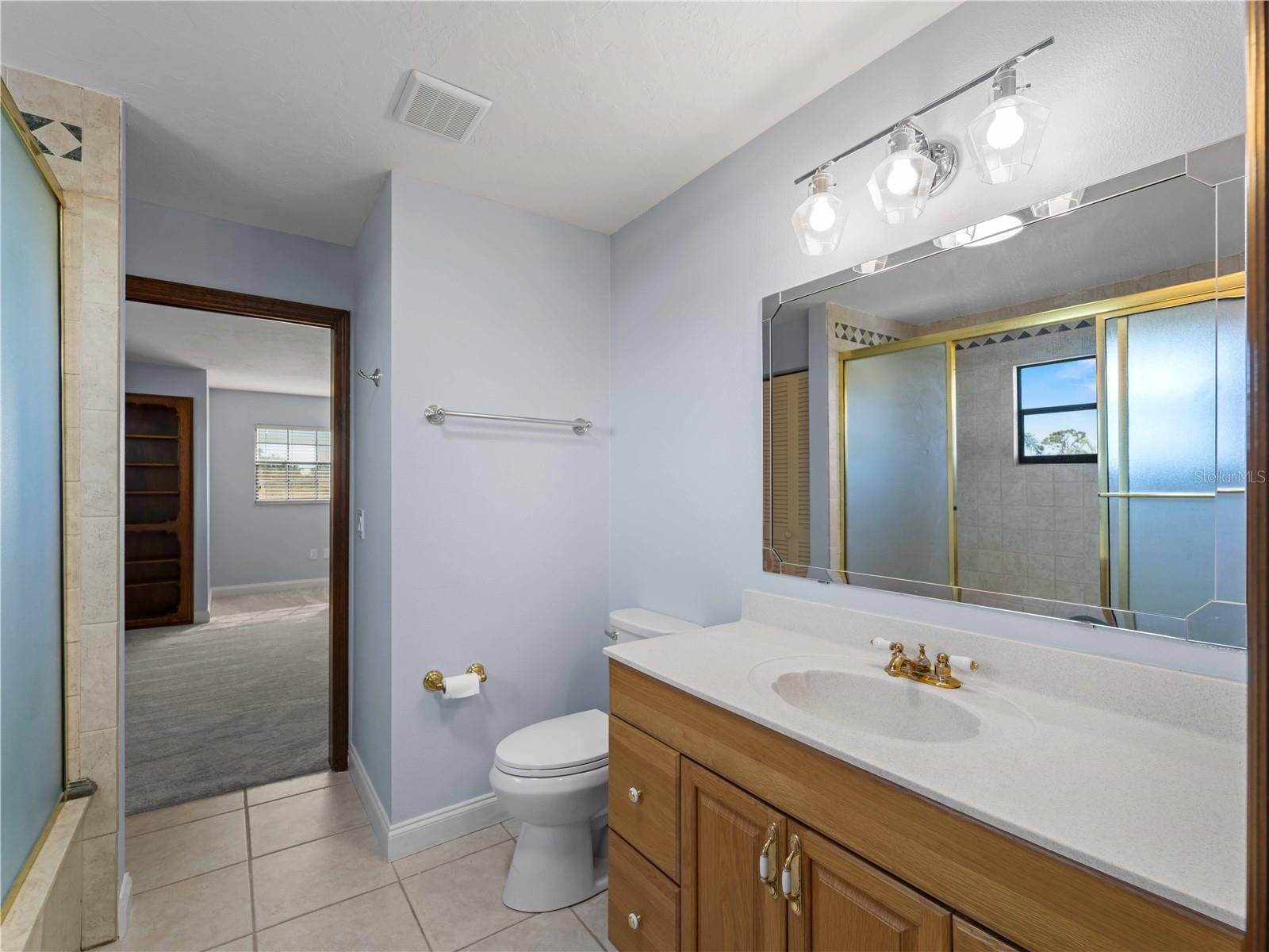 Image 52 of 77 For 318 Oakwood Circle