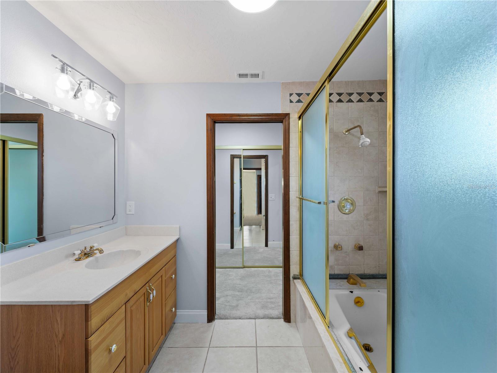 Image 53 of 77 For 318 Oakwood Circle