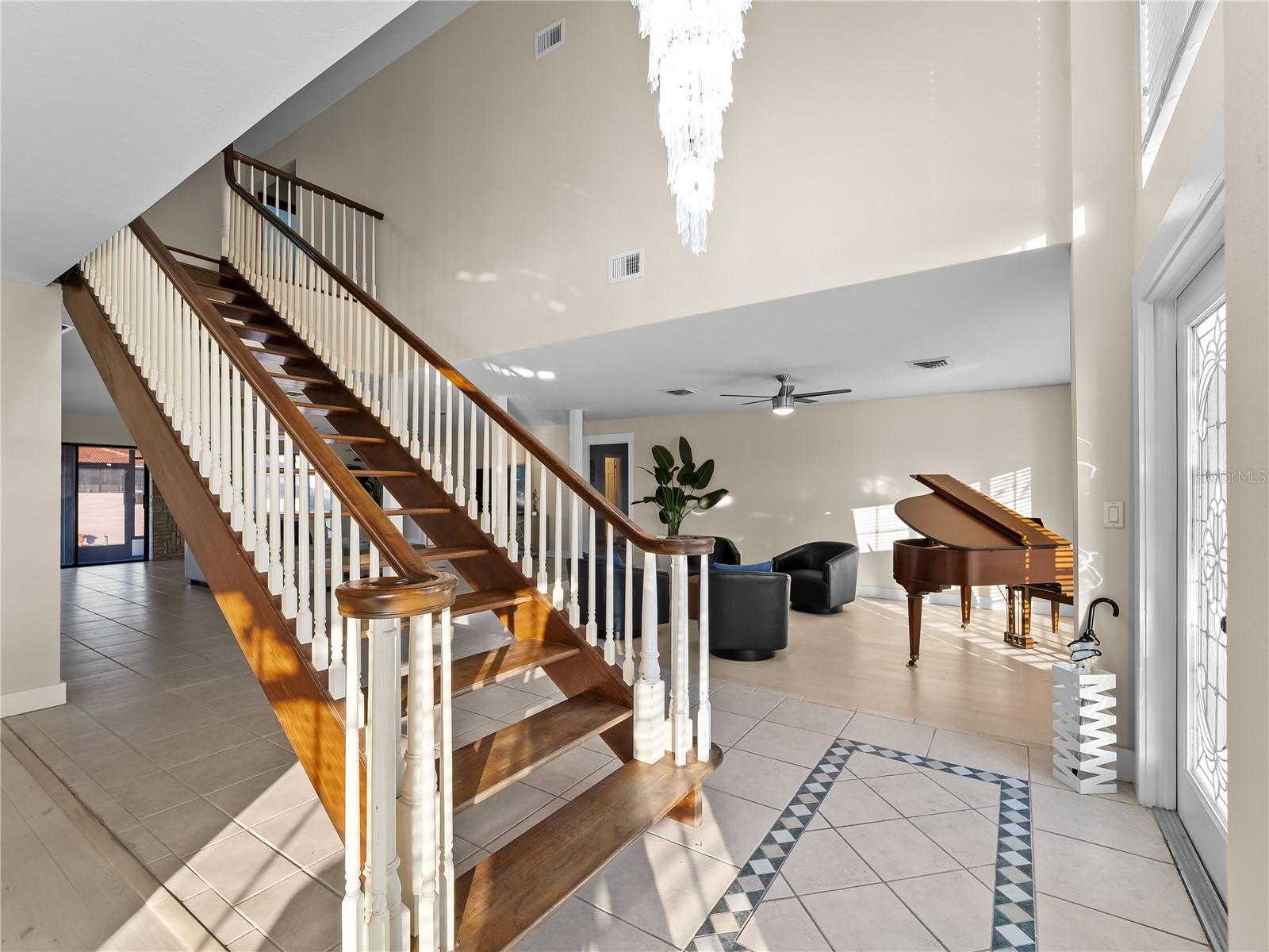 Image 7 of 77 For 318 Oakwood Circle