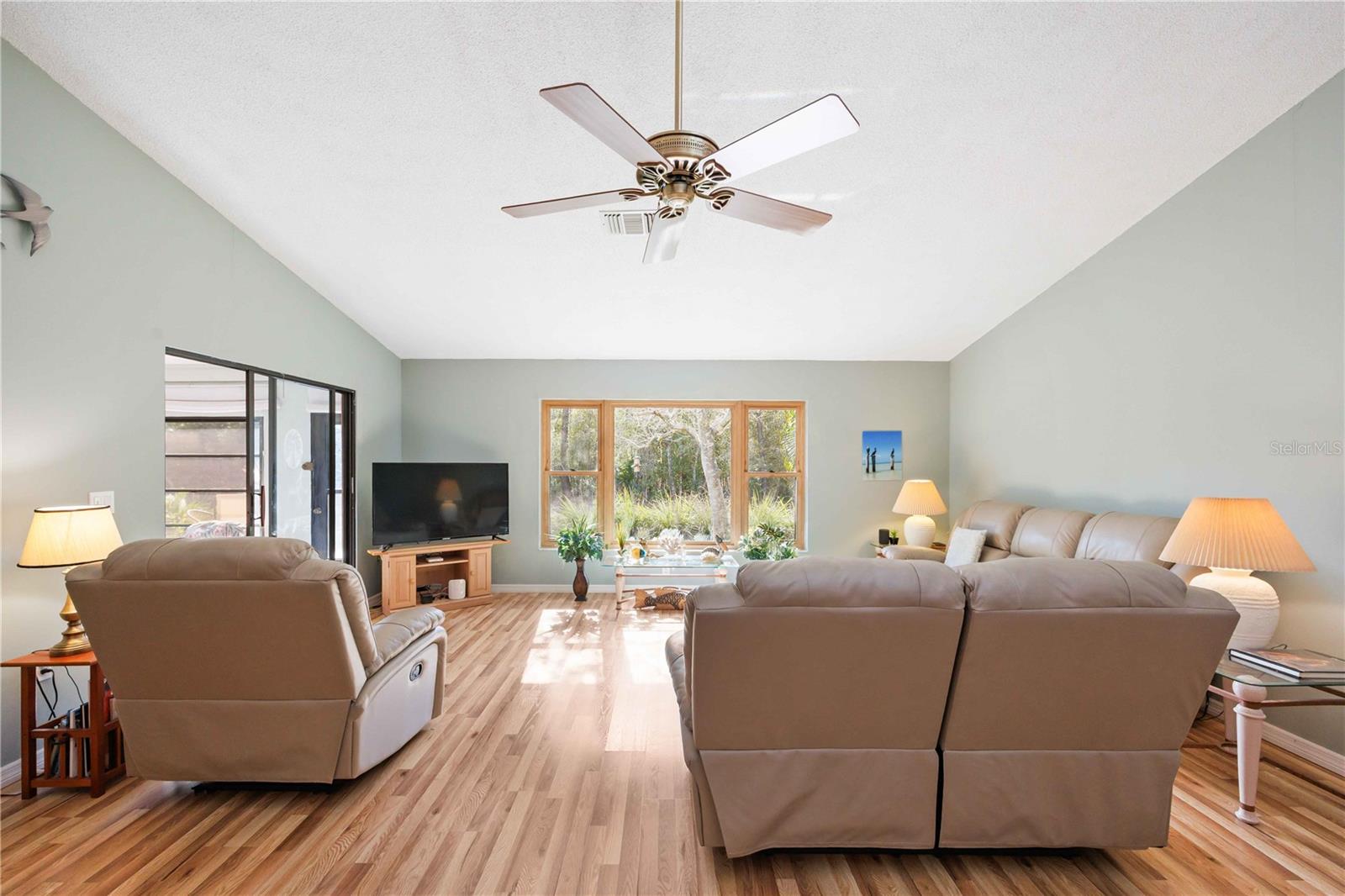 Image 8 of 46 For 426 Pendleton Drive