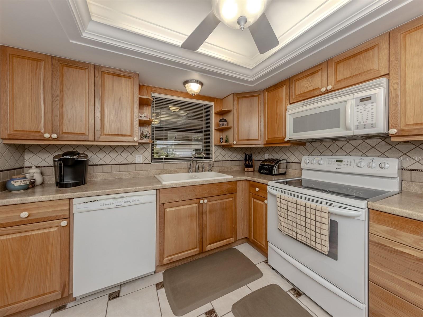 Image 19 of 70 For 1704 Lakeside Drive 1708b