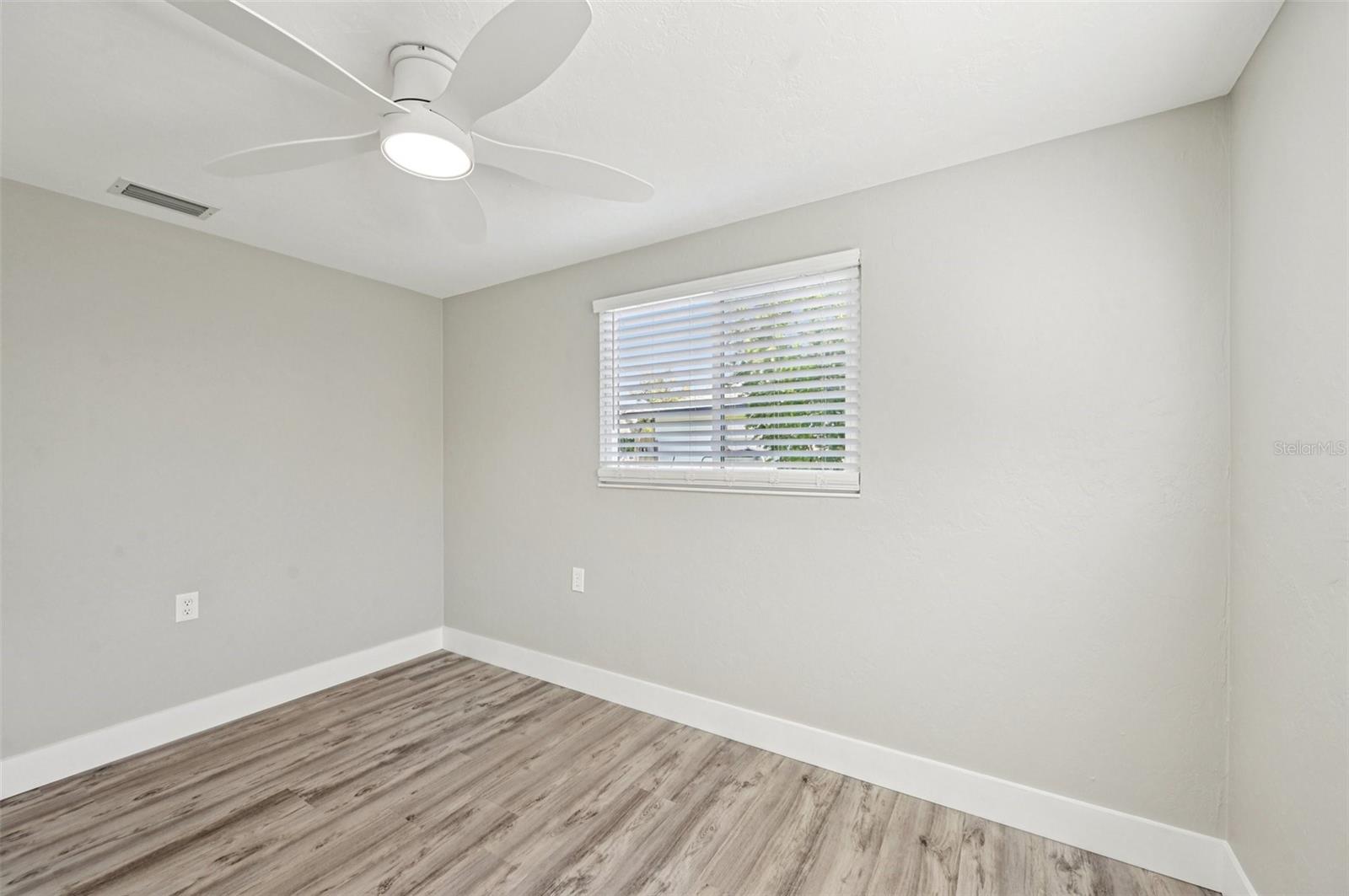 Image 12 of 46 For 1445 Saint Clair Road