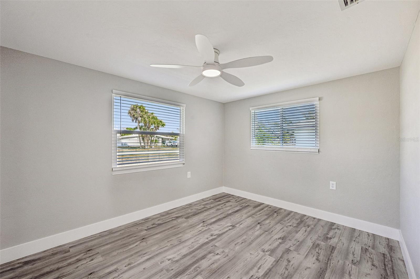 Image 15 of 46 For 1445 Saint Clair Road