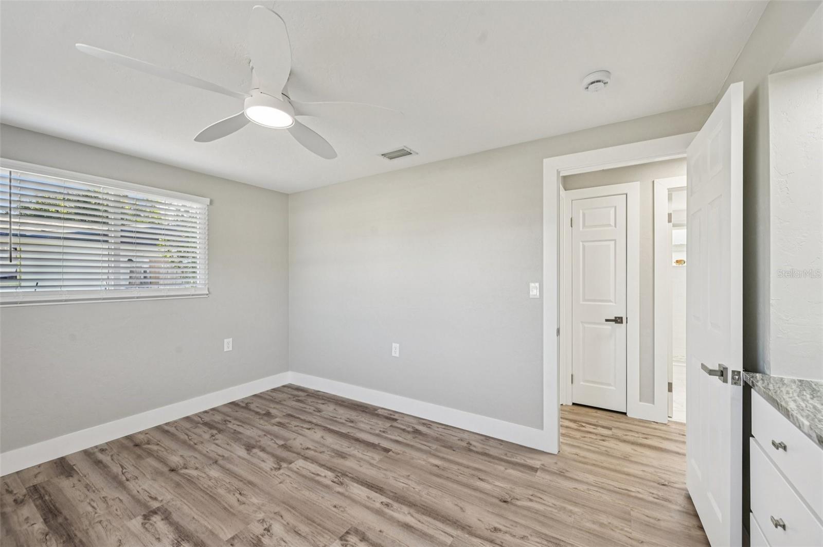 Image 16 of 46 For 1445 Saint Clair Road