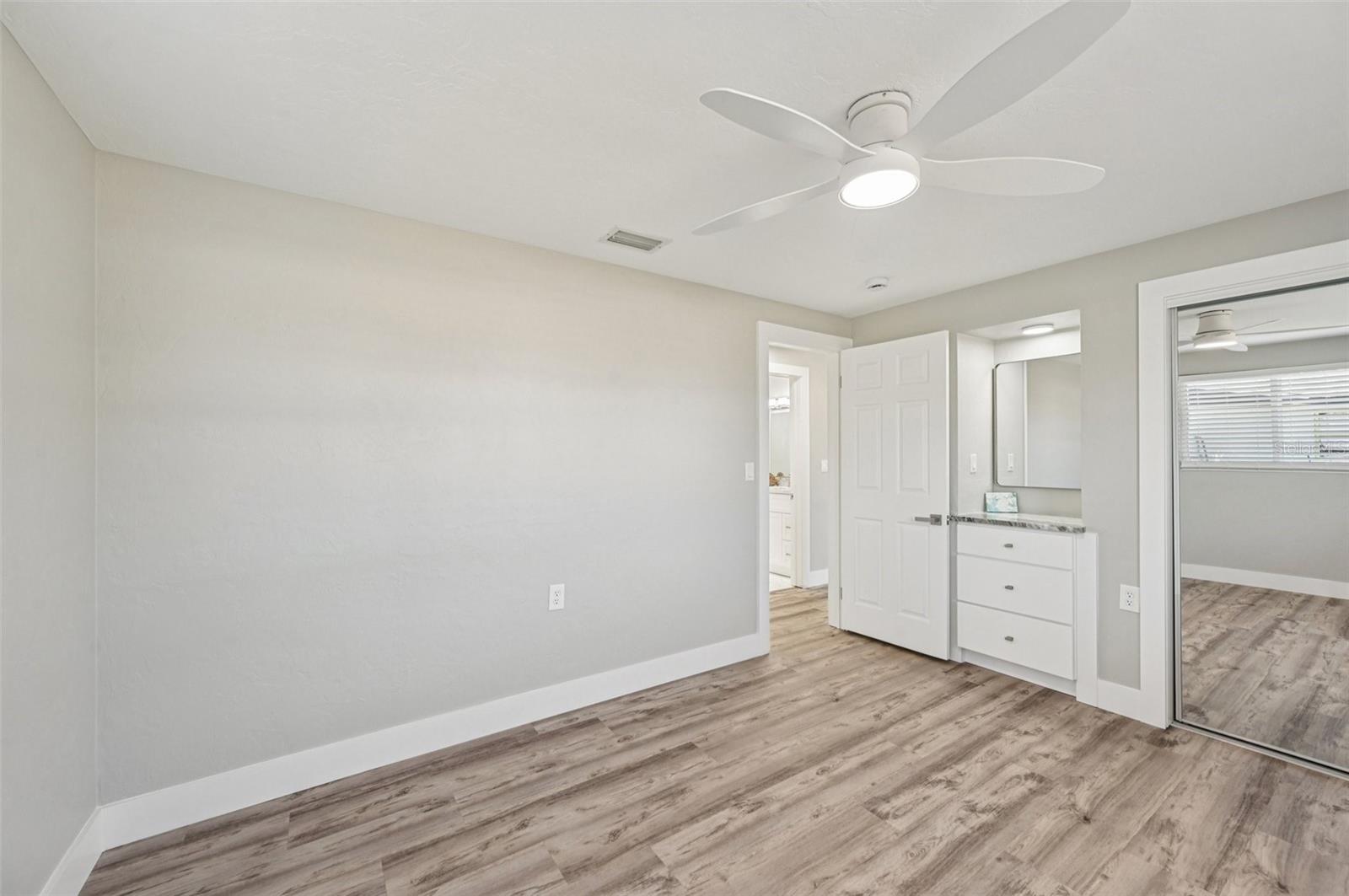 Image 17 of 46 For 1445 Saint Clair Road