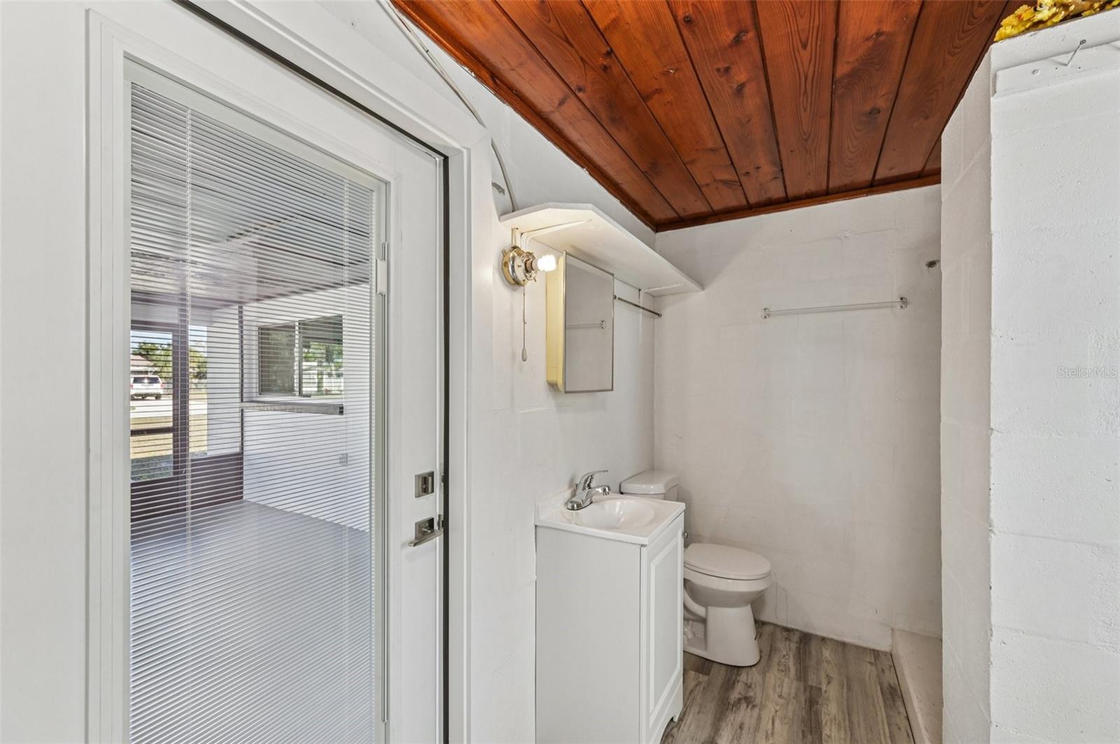 Image 21 of 46 For 1445 Saint Clair Road