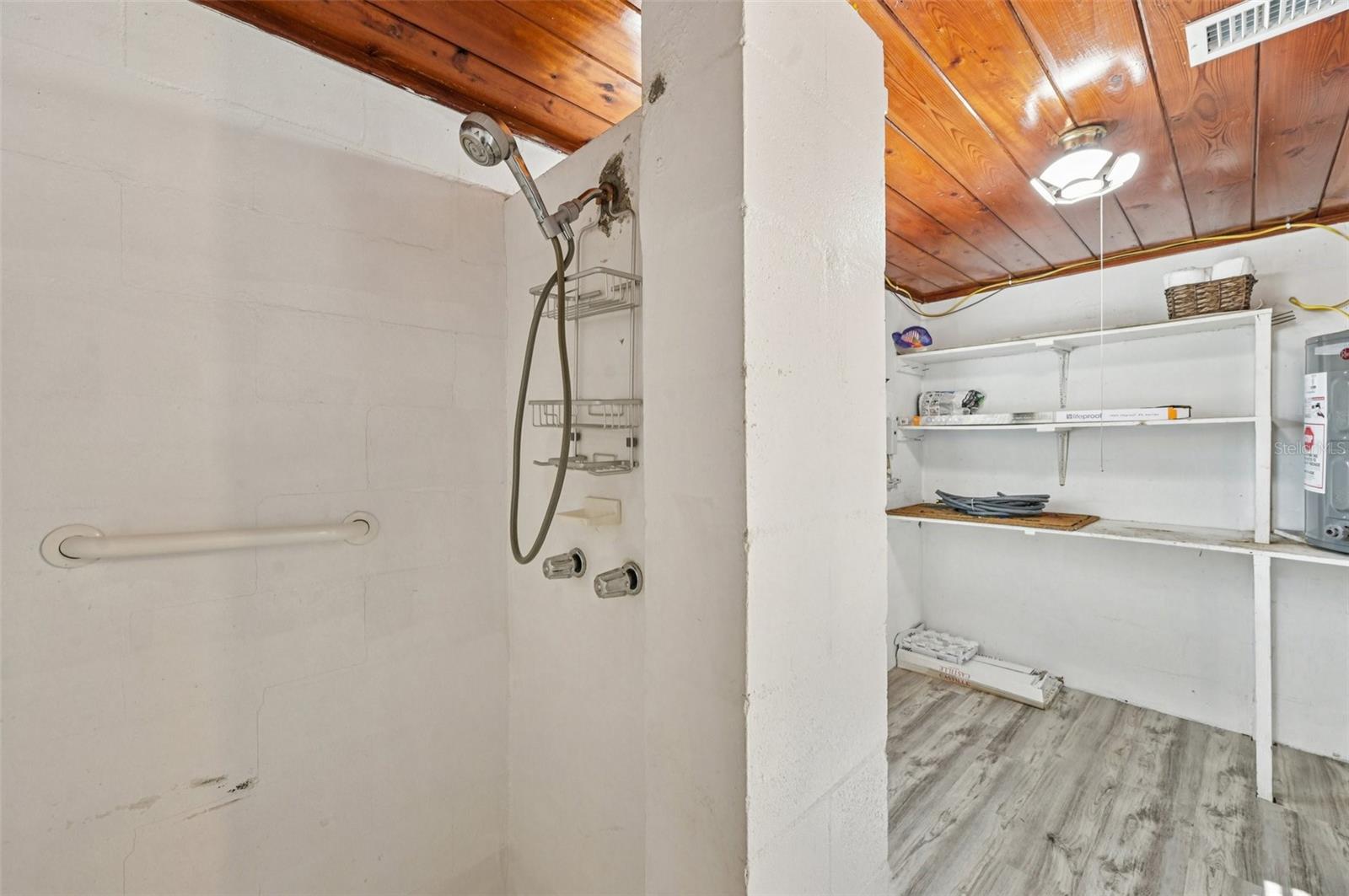 Image 22 of 46 For 1445 Saint Clair Road