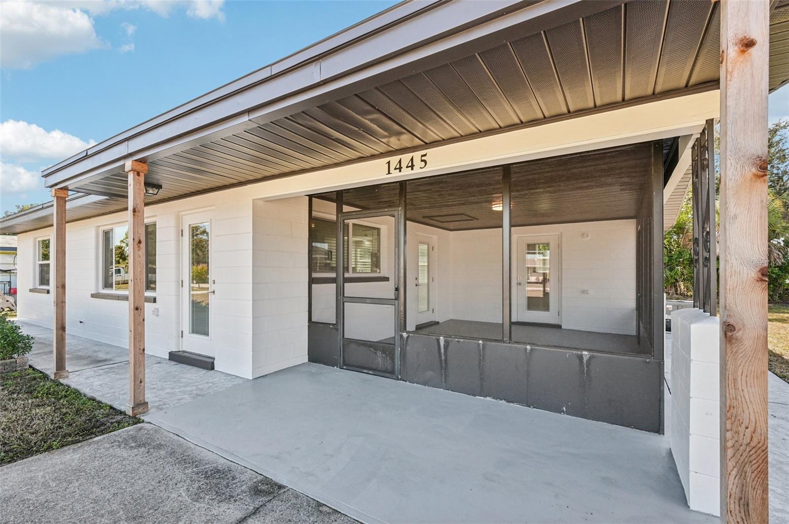 Image 23 of 46 For 1445 Saint Clair Road