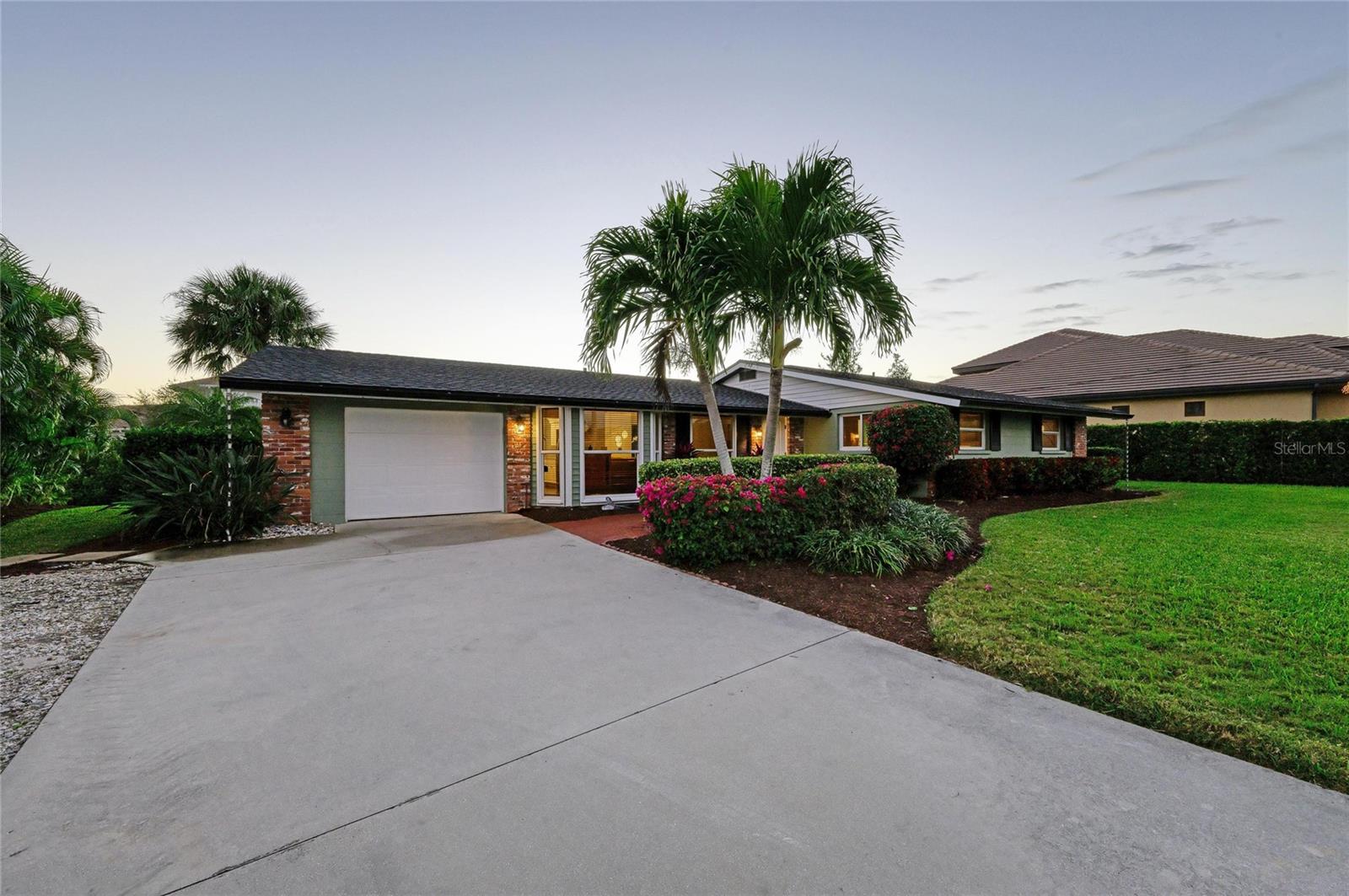 Image 11 of 95 For 365 Shore Drive