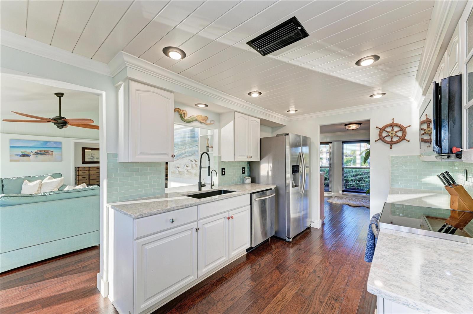 Image 21 of 95 For 365 Shore Drive