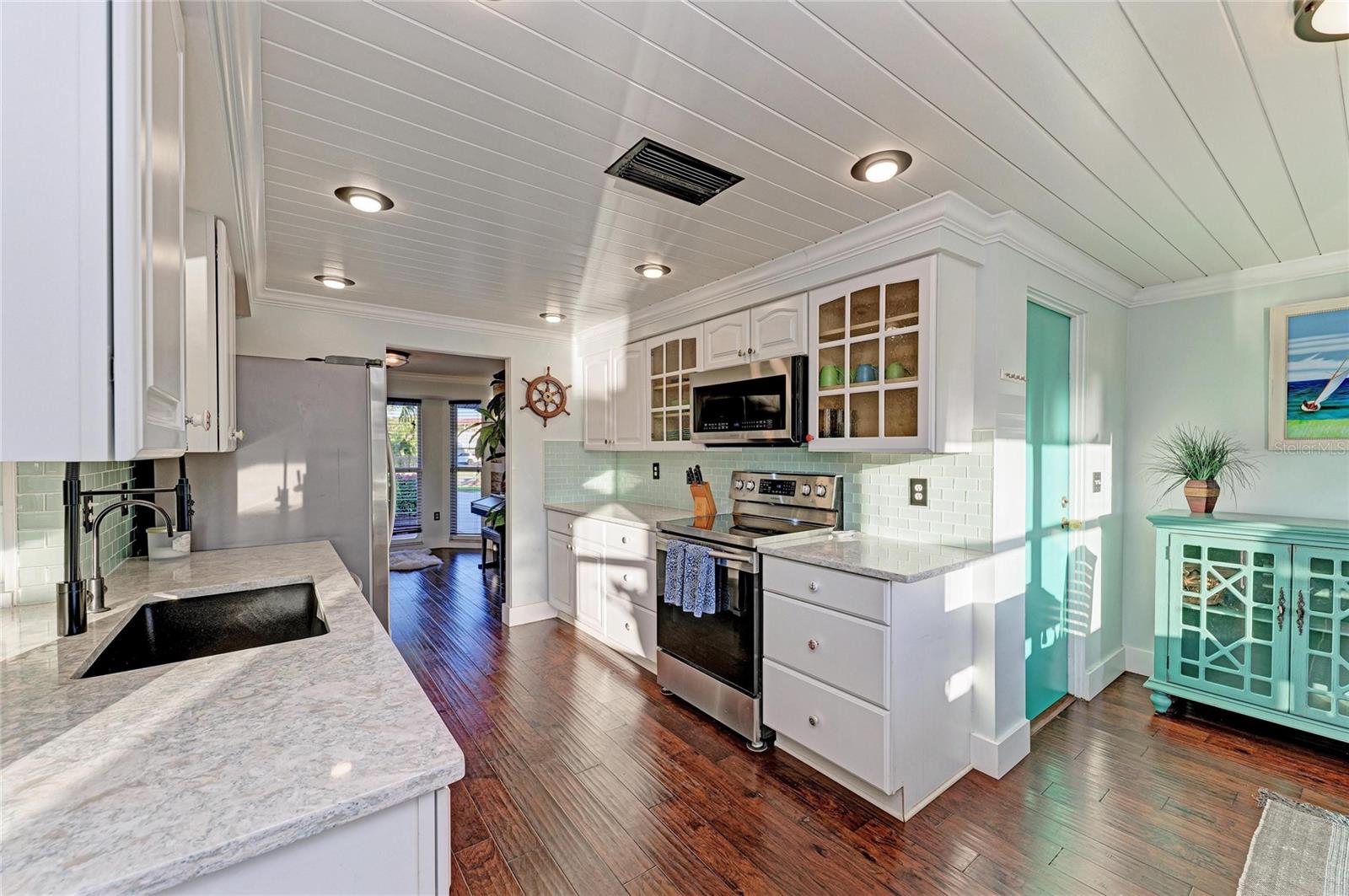 Image 23 of 95 For 365 Shore Drive