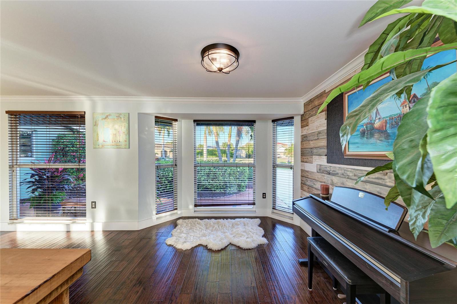 Image 35 of 95 For 365 Shore Drive