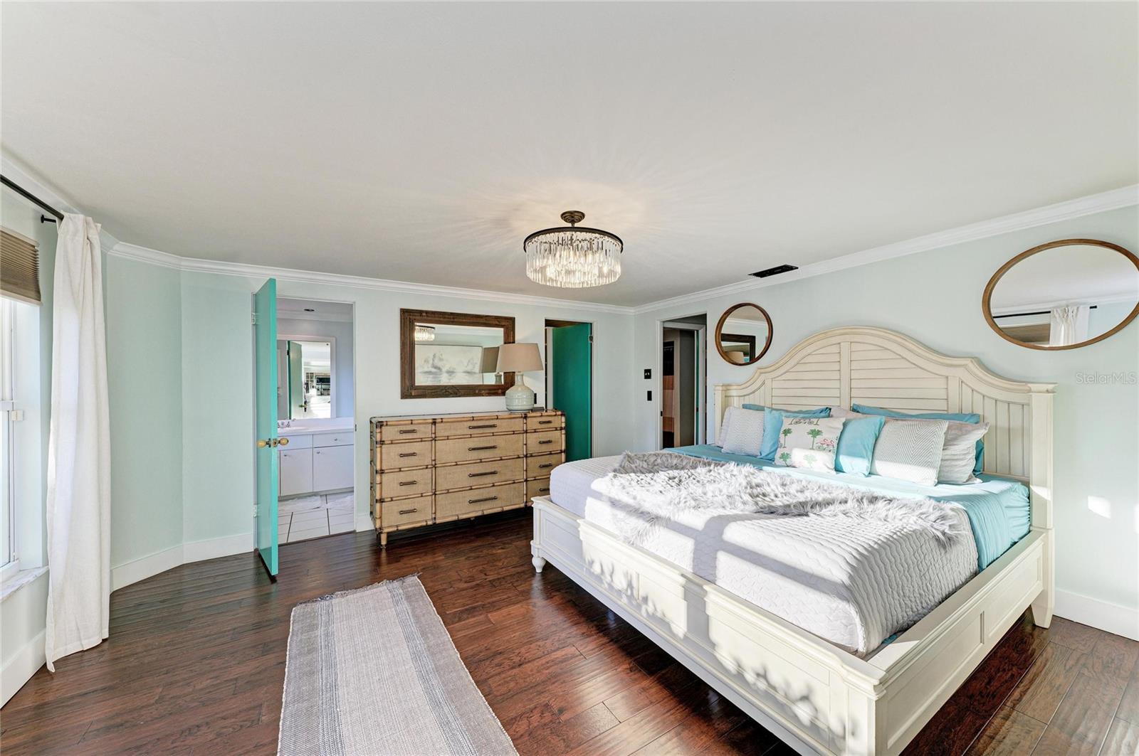 Image 36 of 95 For 365 Shore Drive