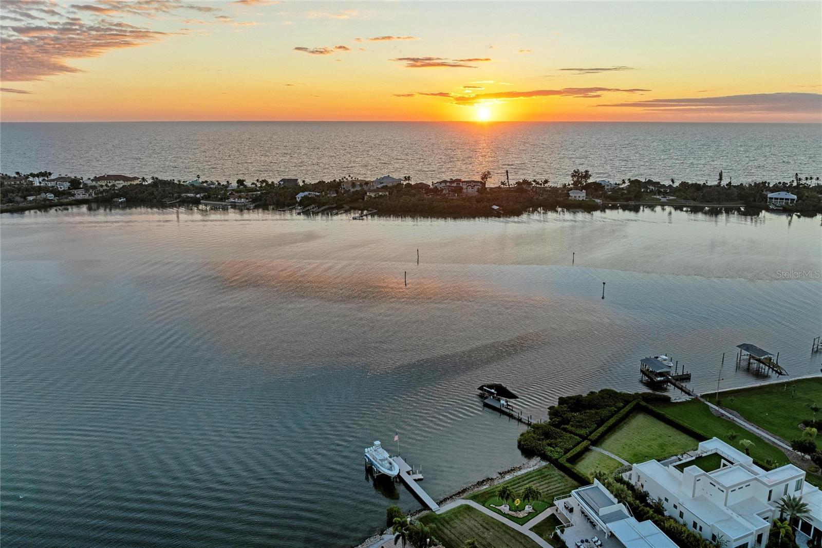 Image 52 of 95 For 365 Shore Drive