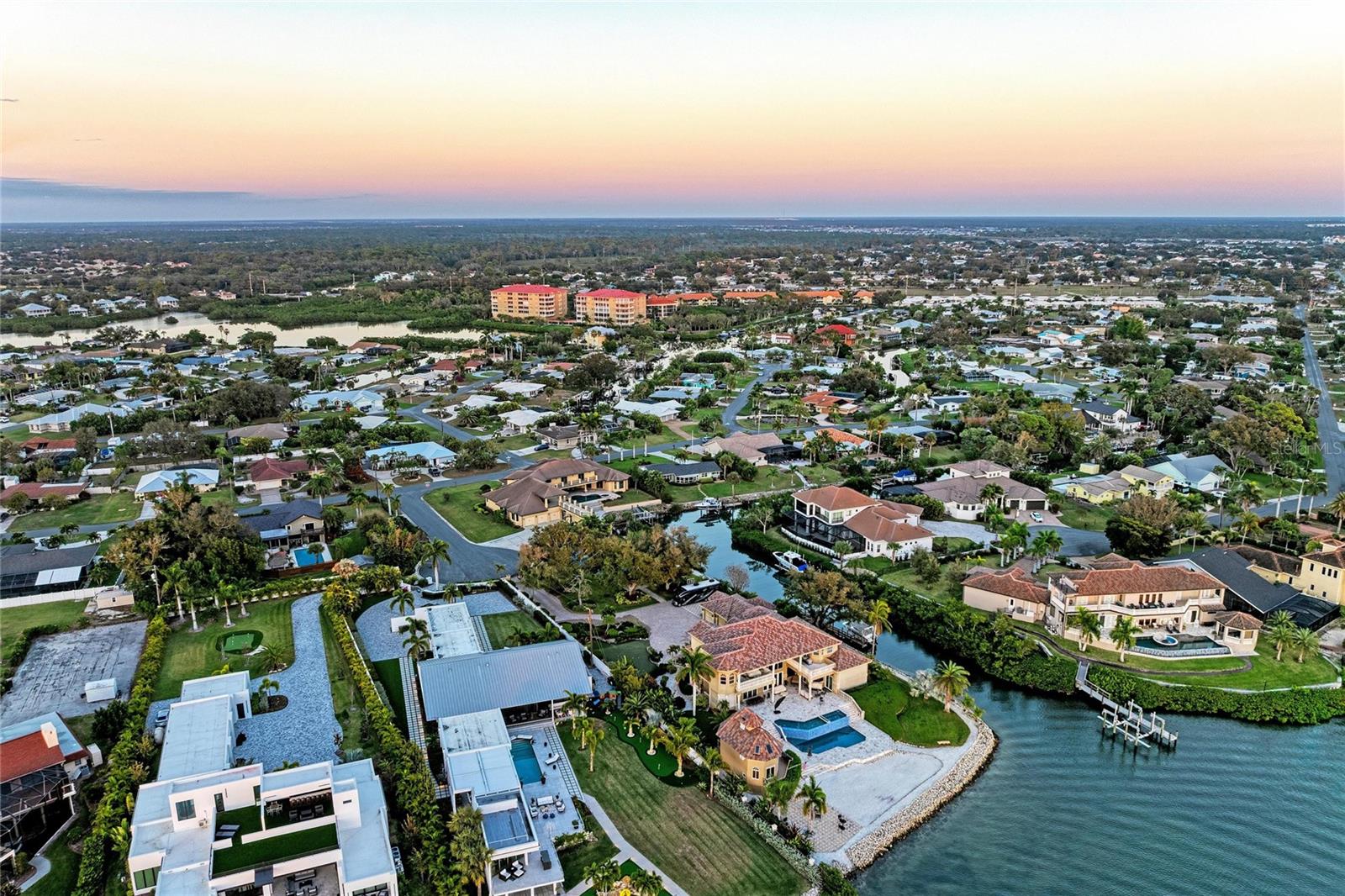 Image 6 of 95 For 365 Shore Drive