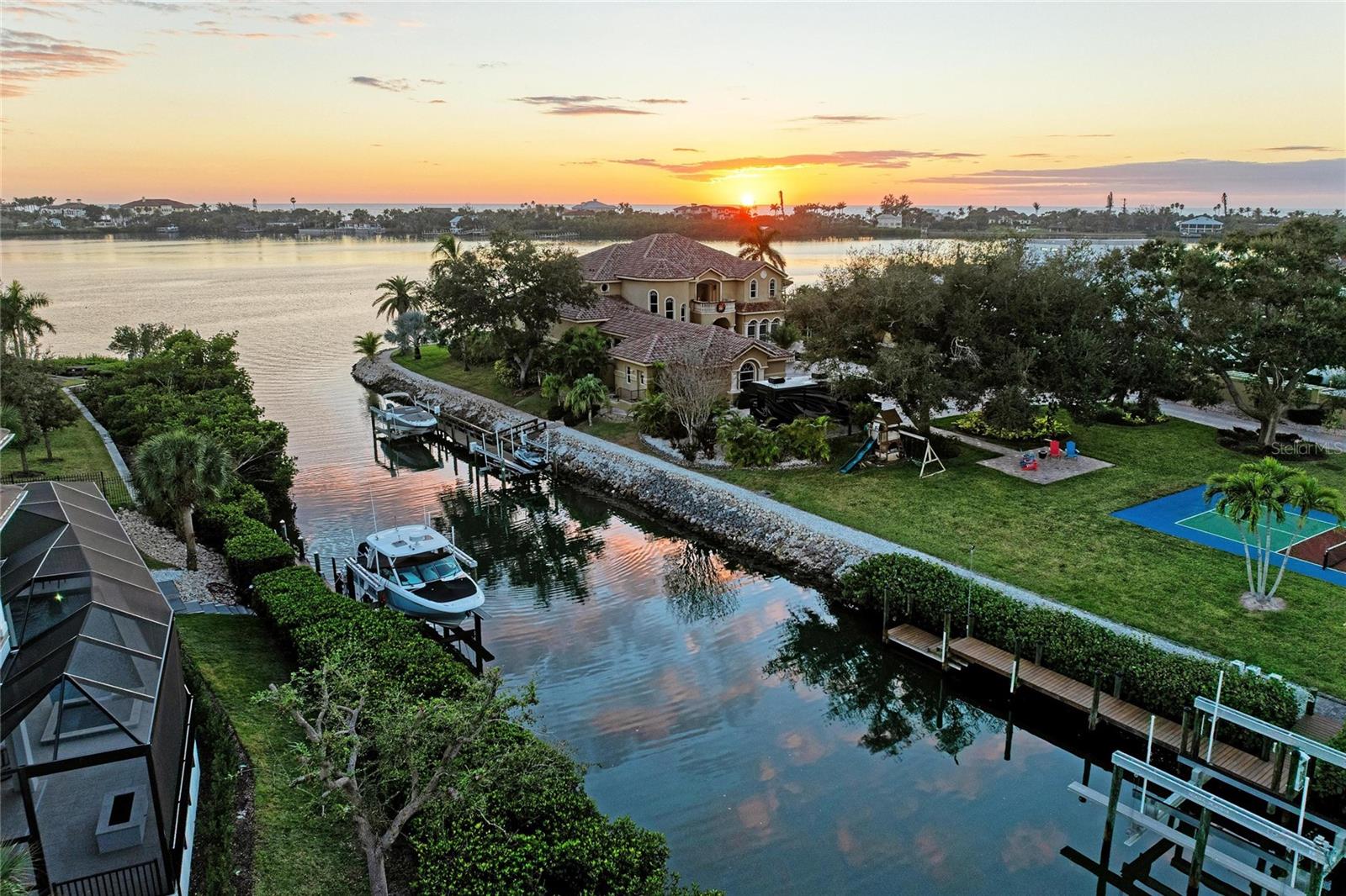 Image 8 of 95 For 365 Shore Drive