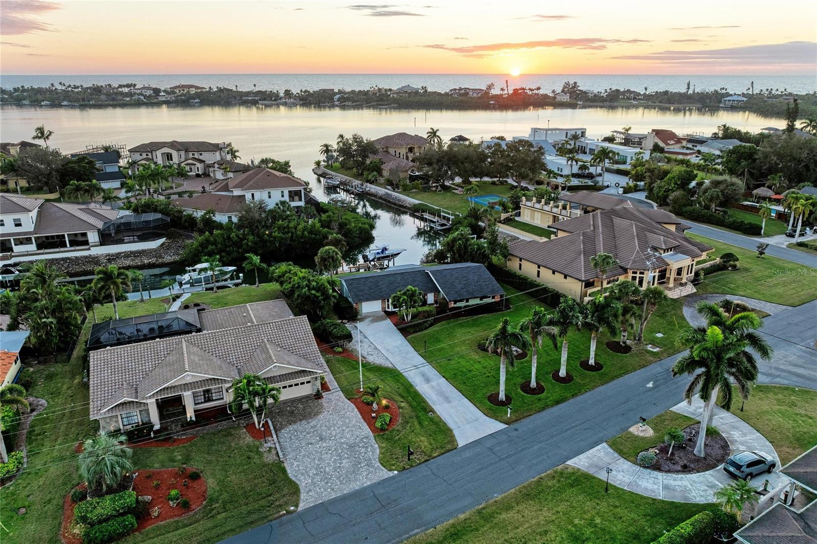 Image 9 of 95 For 365 Shore Drive