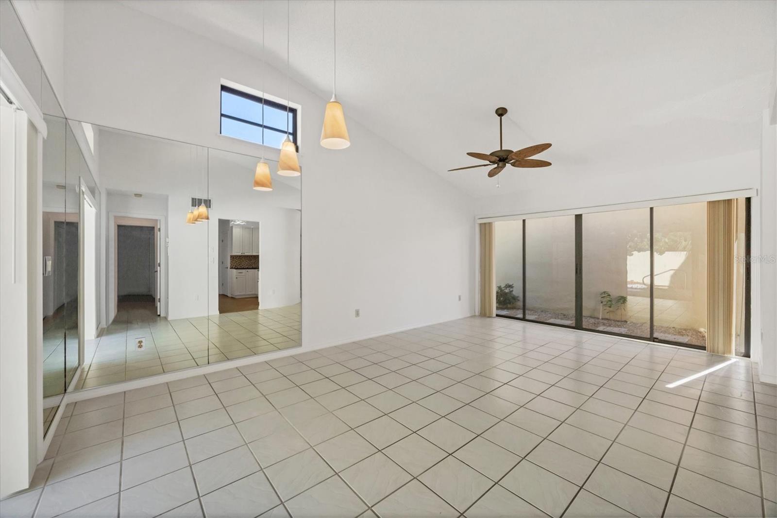 Image 10 of 47 For 440 Palmetto Court 2