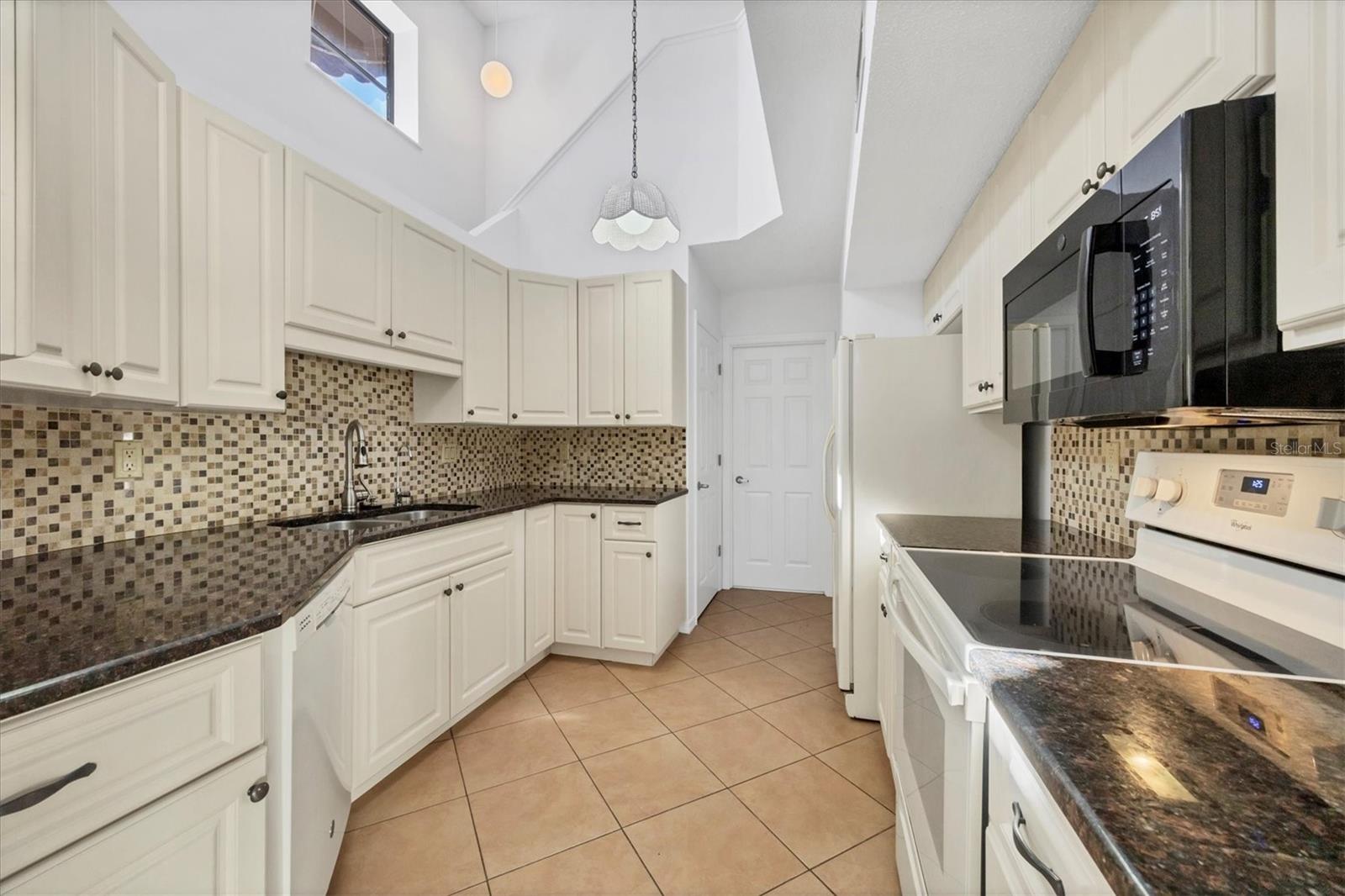 Image 11 of 47 For 440 Palmetto Court 2