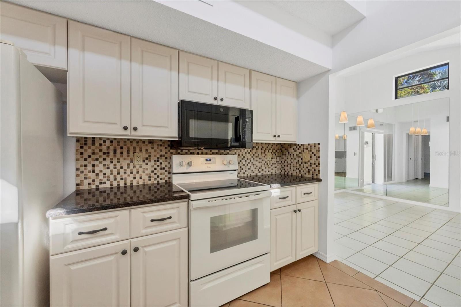 Image 12 of 47 For 440 Palmetto Court 2