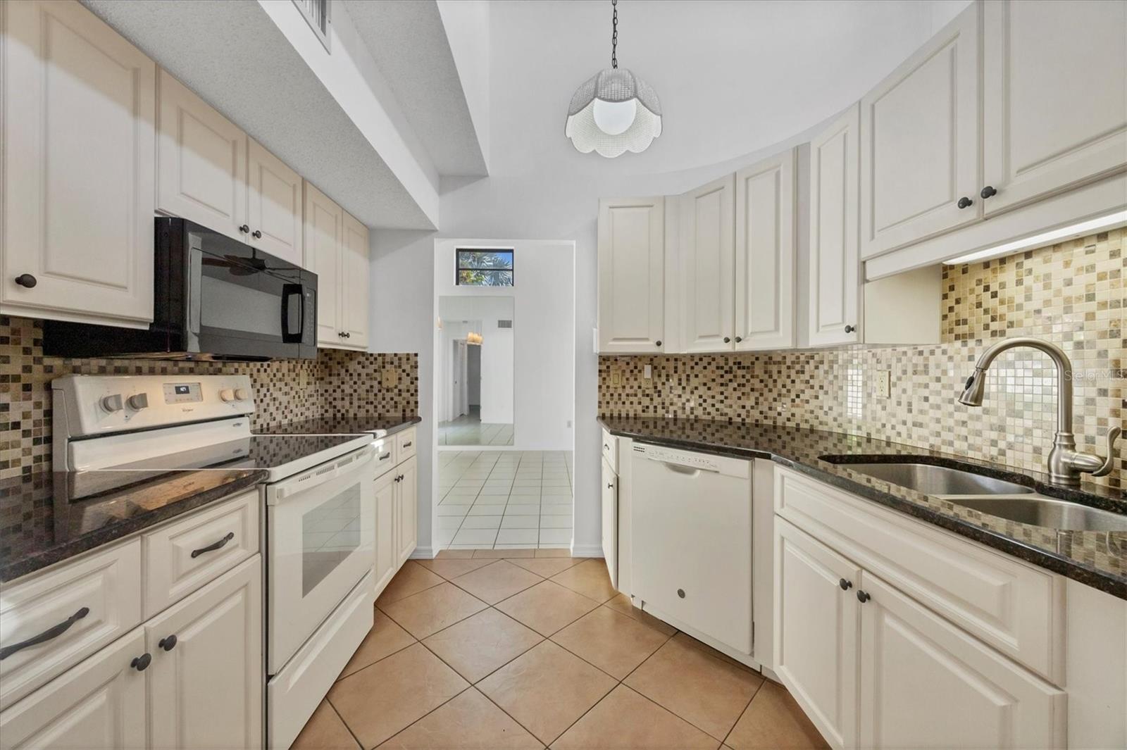 Image 13 of 47 For 440 Palmetto Court 2