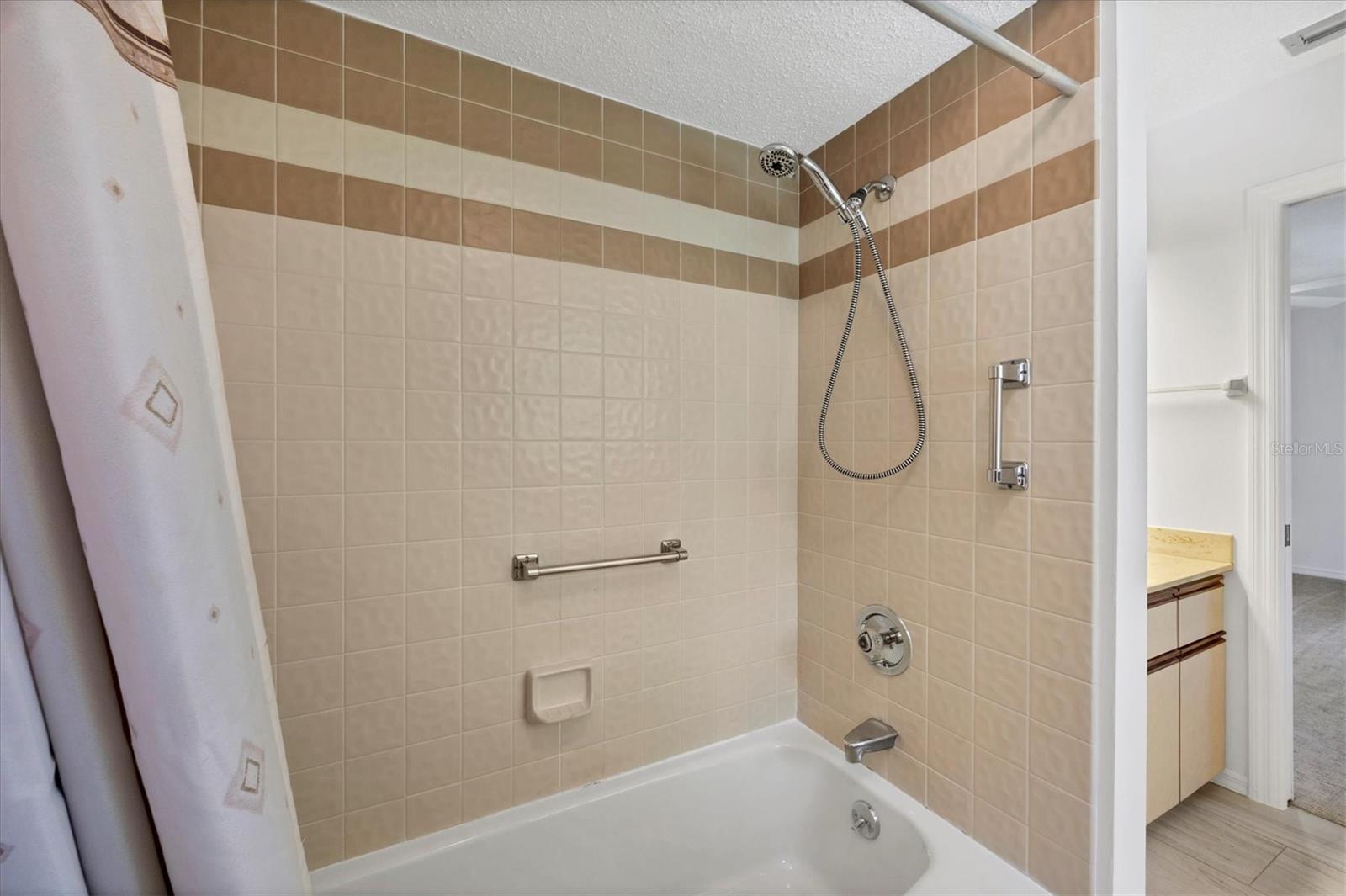 Image 18 of 47 For 440 Palmetto Court 2