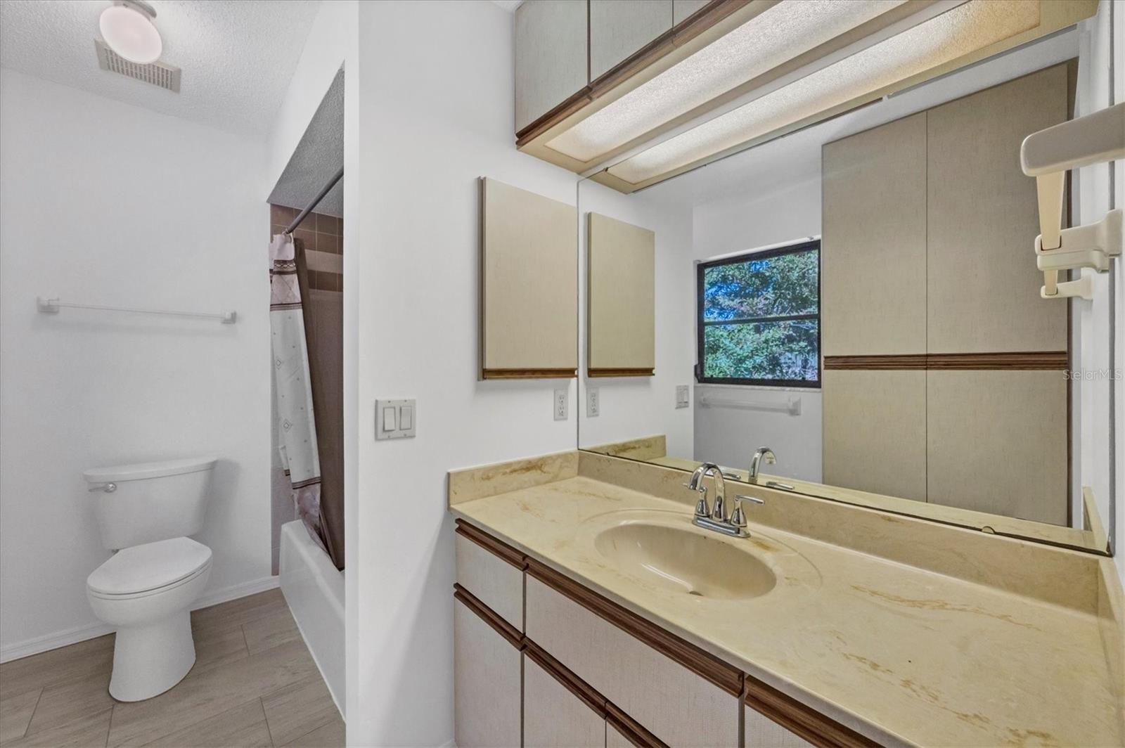 Image 19 of 47 For 440 Palmetto Court 2