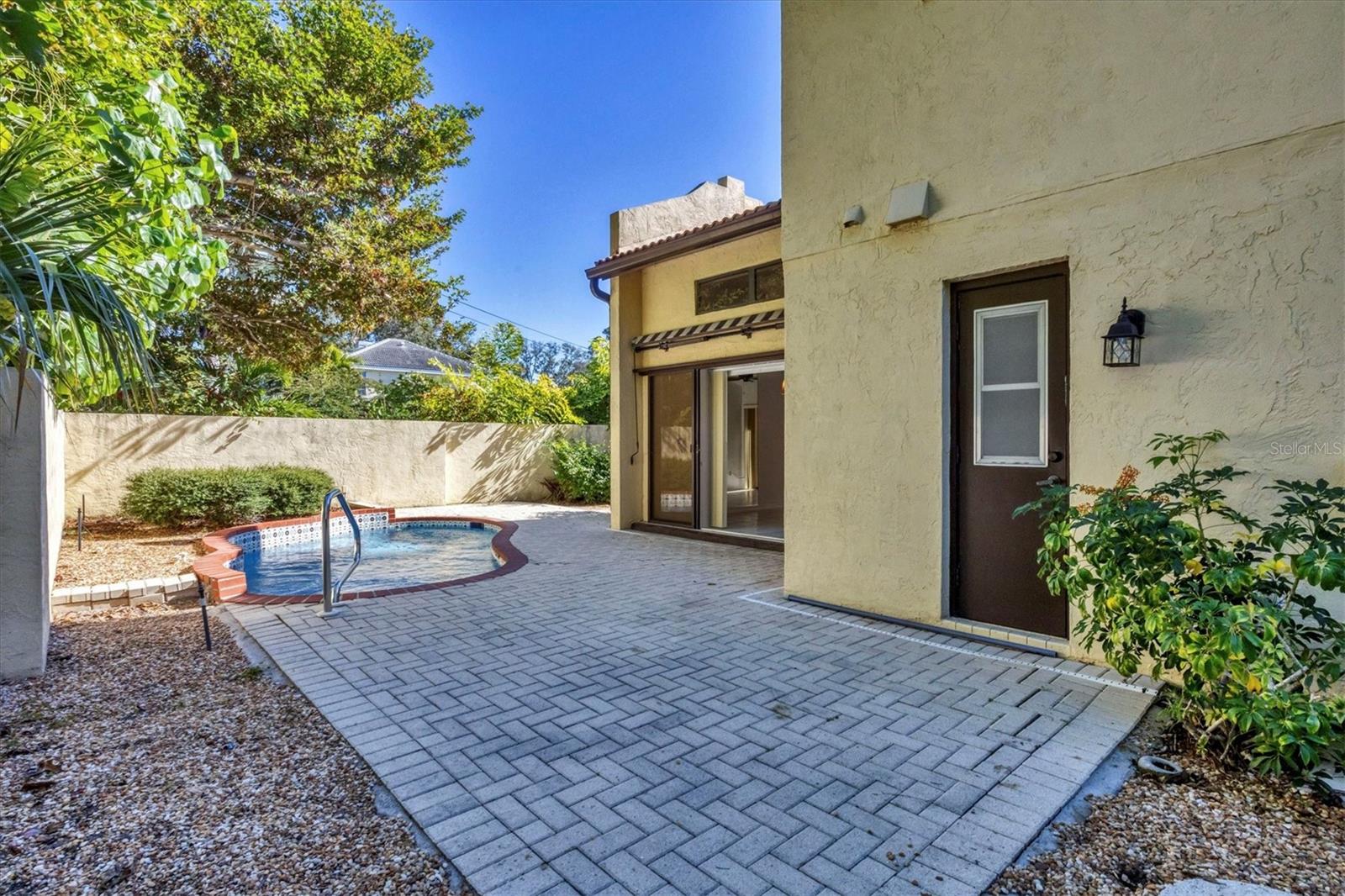 Image 27 of 47 For 440 Palmetto Court 2